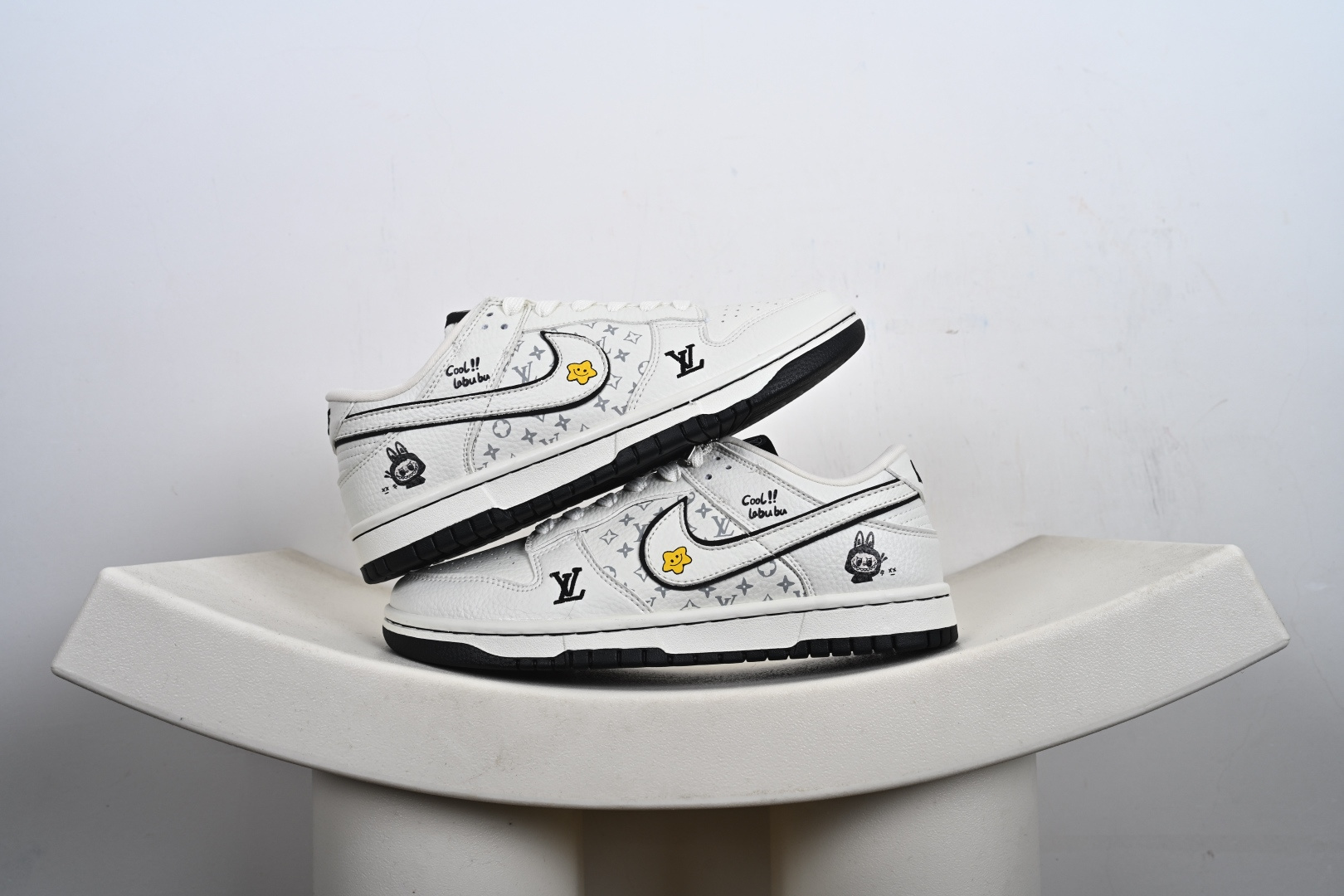 支持放店 Nike SB Dunk Low x Louis Vuitton 牛仔布满天星 原装头层材料 独家版型蒸餾加工 帶來的是更的视觉和脚感体验 皮料切割干净无任何毛边 细节完美 官方货号:SC0601-456、452、455、 2-E5