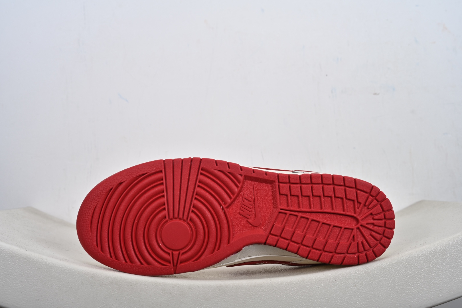2026马年限定王炸款 Nike SB Dunk Low 直接把新年氛围感拉满 米白皮革基底撞酒红麂皮 FC1688-244-Top High Quatity Cheap Sneakers Fashion Clothing Clothes Bags handbags Shoes of all Brand wholesale With The best Quality And Beautiful Price from China Factory Chinese suppliers wholesaler seller 2026马年限定王炸款 Nike SB Dunk Low 直接把新年氛围感拉满 米白皮革基底撞酒红麂皮 FC1688-244