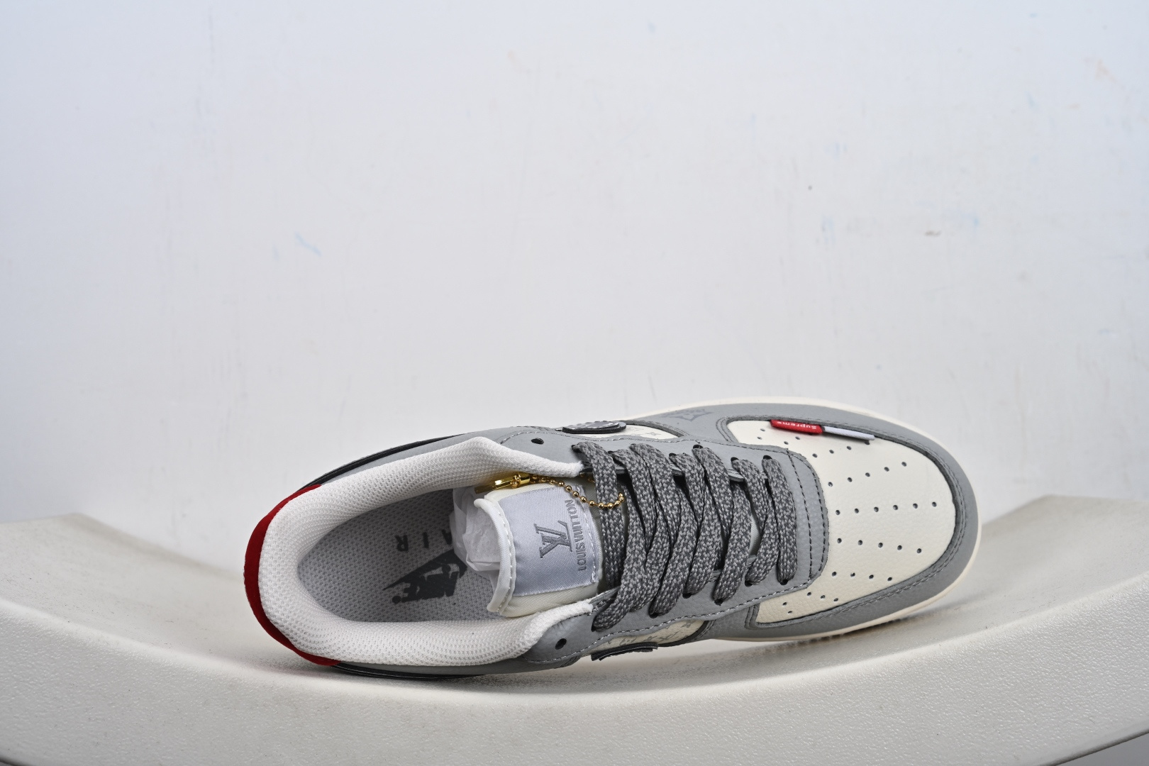 双联名王炸款来了 Nike Air Force 1 携手Supreme×LV打造奢潮天花板烟灰拼米白 XY2025-007