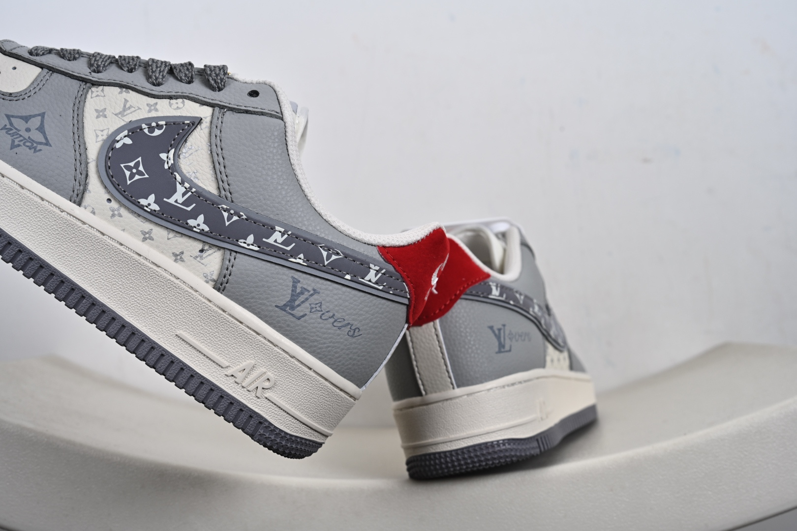 双联名王炸款来了 Nike Air Force 1 携手Supreme×LV打造奢潮天花板烟灰拼米白 XY2025-007