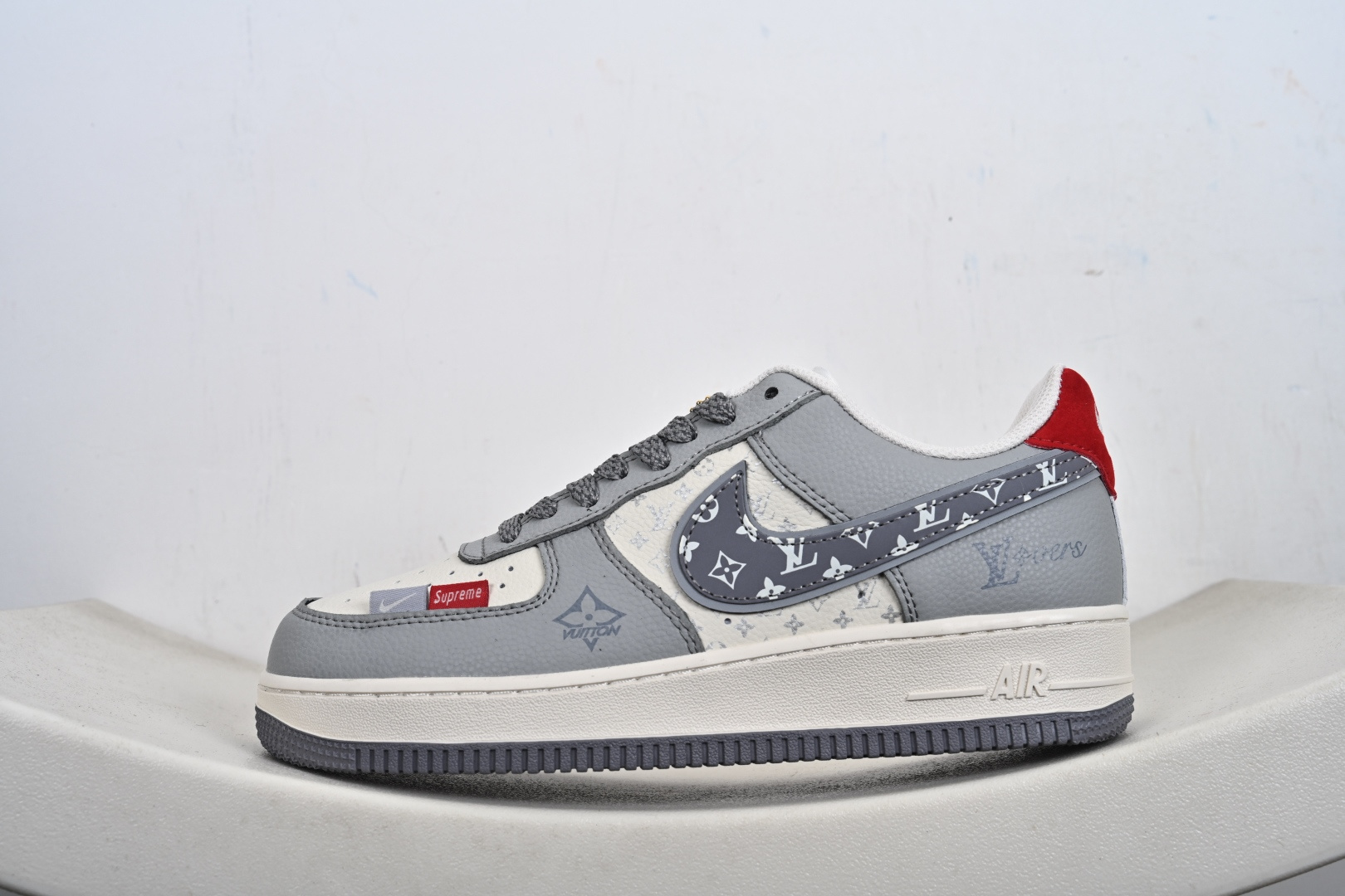 双联名王炸款来了 Nike Air Force 1 携手Supreme×LV打造奢潮天花板烟灰拼米白 XY2025-007