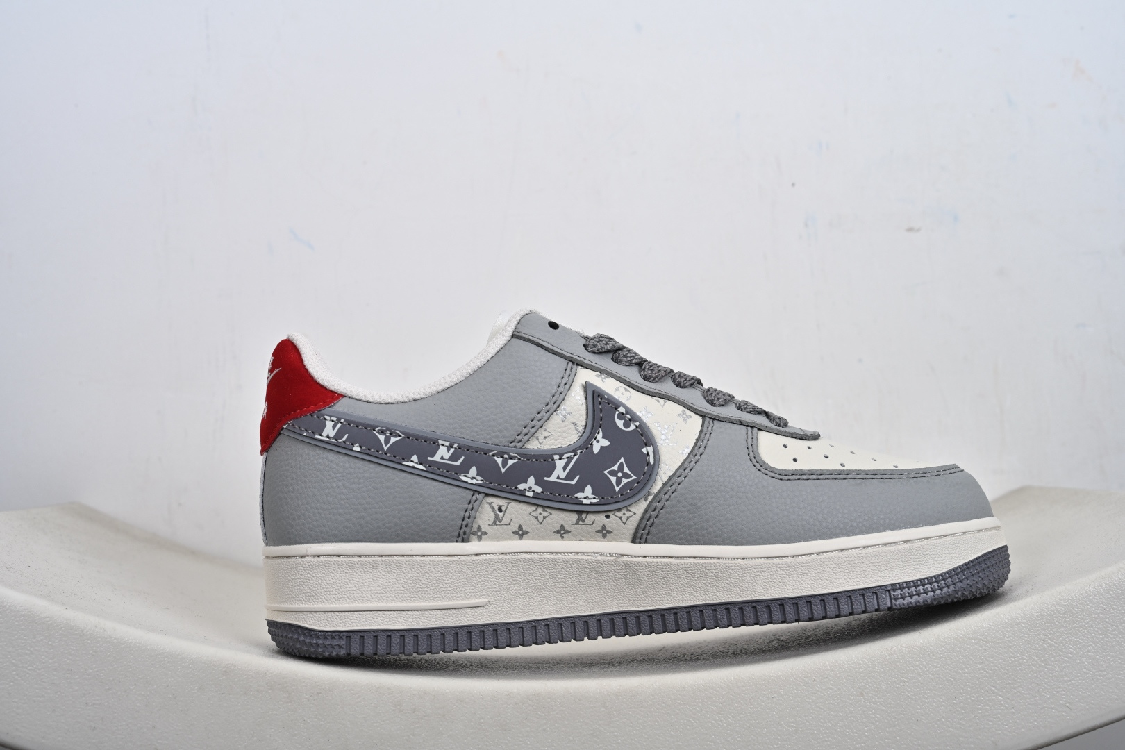 双联名王炸款来了 Nike Air Force 1 携手Supreme×LV打造奢潮天花板烟灰拼米白 XY2025-007