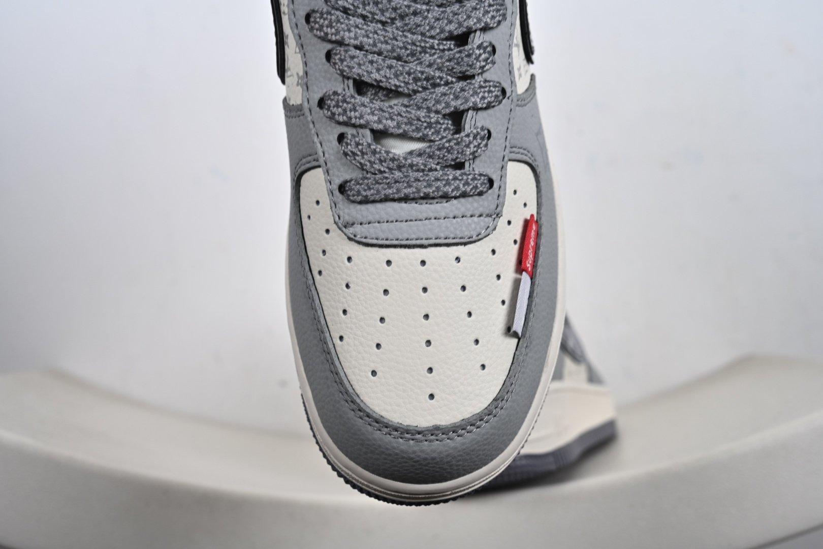 双联名王炸款来了 Nike Air Force 1 携手Supreme×LV打造奢潮天花板烟灰拼米白 XY2025-007
