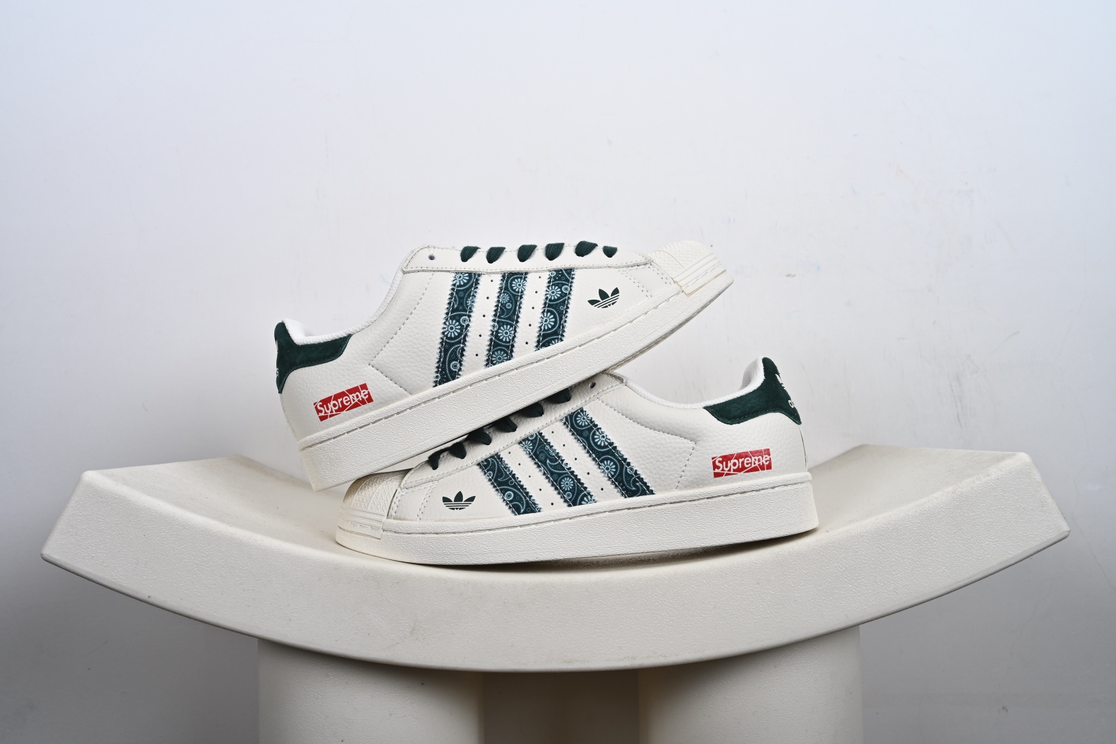 福利特价💰130支持放店‼️‼️‼️
AD Originals Superstar x Louis Vuitton 采用全新头层拼接皮革材质后跟采用特色3D立体印字 渠道正品订单 诠释市场最高工艺水平全鞋进口头层皮料打造区别市面普通真标版本,进出专柜无压力
货号:XS0013、XS0008、
Size:36-45-F2-E0