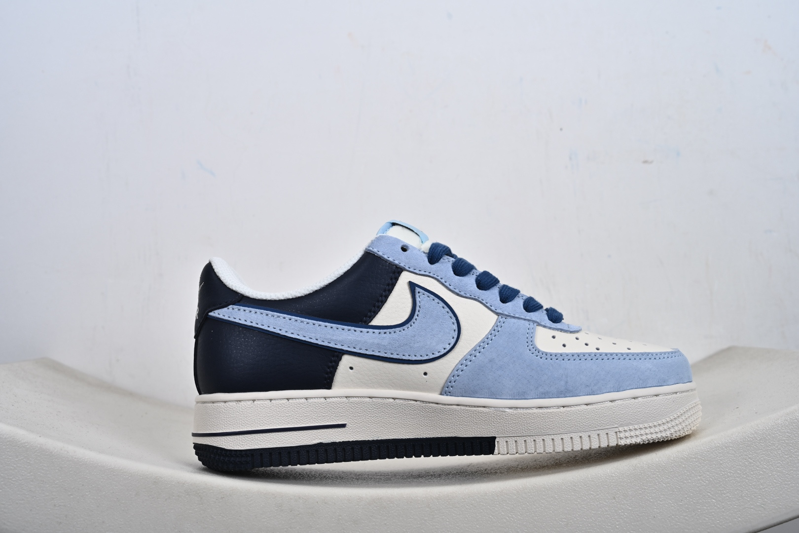 高端定制Nike Air Force 1 '07 Low “暴力熊联名------北卡蓝双钩” 高端定制 低帮休闲板鞋 XD9314-616