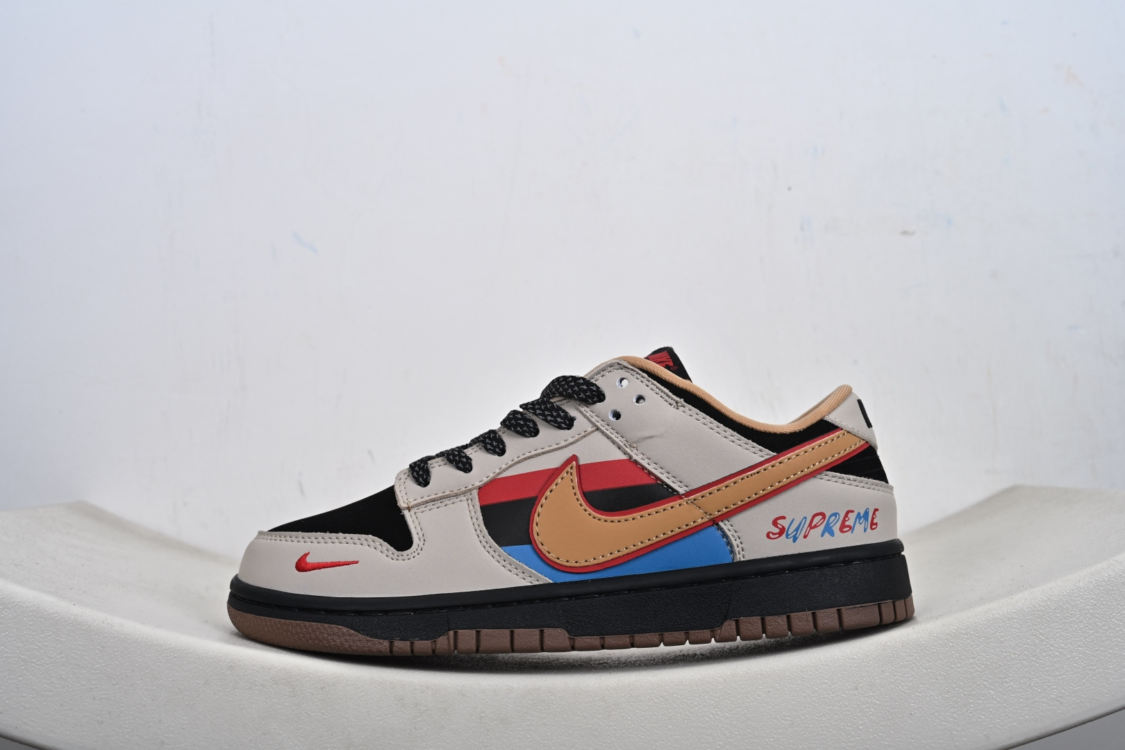 Nike SB Dunk Low “Supreme联名——创意彩虹拼接” 高端定制 低帮休闲板鞋 SJ8888-008-Top High Quatity Cheap Sneakers Fashion Clothing Clothes Bags handbags Shoes of all Brand wholesale With The best Quality And Beautiful Price from China Factory Chinese suppliers wholesaler seller Nike SB Dunk Low “Supreme联名——创意彩虹拼接” 高端定制 低帮休闲板鞋 SJ8888-008