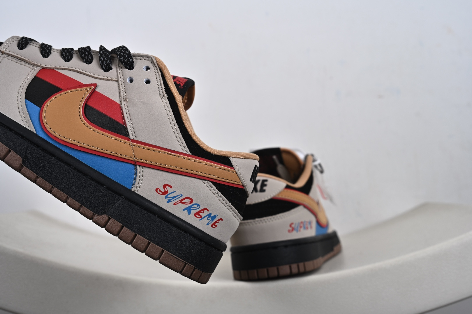 Nike SB Dunk Low “Supreme联名——创意彩虹拼接” 高端定制 低帮休闲板鞋 SJ8888-008-Top High Quatity Cheap Sneakers Fashion Clothing Clothes Bags handbags Shoes of all Brand wholesale With The best Quality And Beautiful Price from China Factory Chinese suppliers wholesaler seller Nike SB Dunk Low “Supreme联名——创意彩虹拼接” 高端定制 低帮休闲板鞋 SJ8888-008