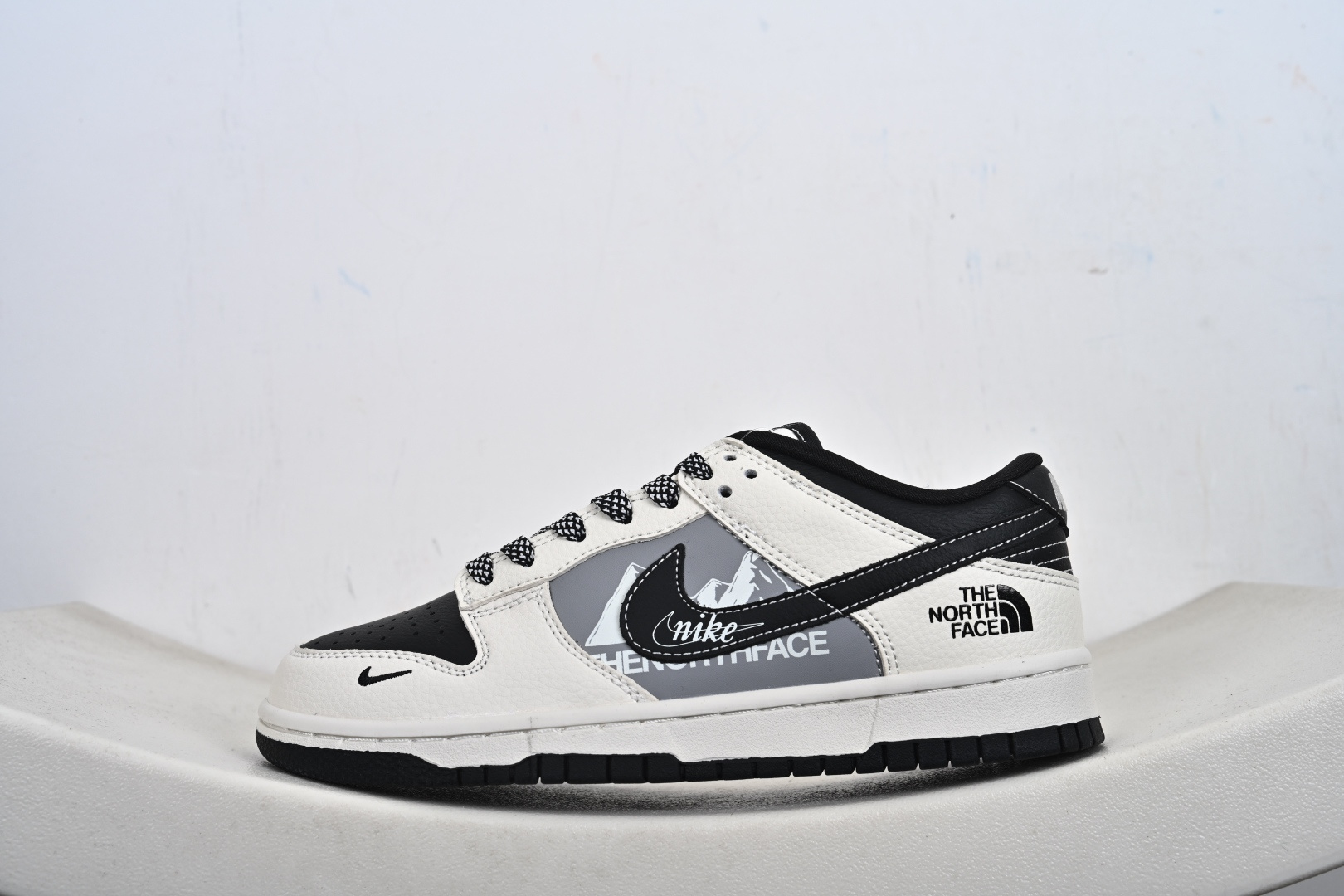 2026新款限量发售 高端定制Nike SB Dunk Low “北面联名------白黑雪山” 高端定制 低帮休闲板鞋 DS6608-023-Top High Quatity Cheap Sneakers Fashion Clothing Clothes Bags handbags Shoes of all Brand wholesale With The best Quality And Beautiful Price from China Factory Chinese suppliers wholesaler seller 2026新款限量发售 高端定制Nike SB Dunk Low “北面联名------白黑雪山” 高端定制 低帮休闲板鞋 DS6608-023