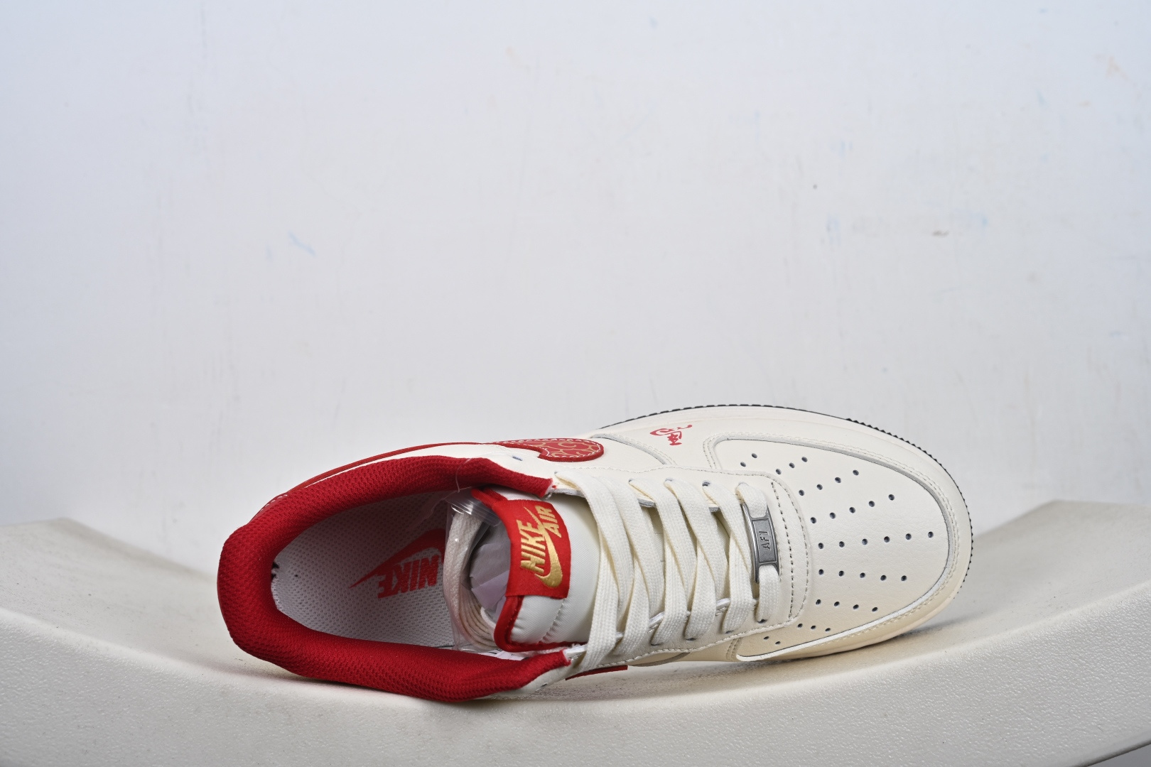 NIKE AIR FORCE 1‘07 LV8 MZ9588-820