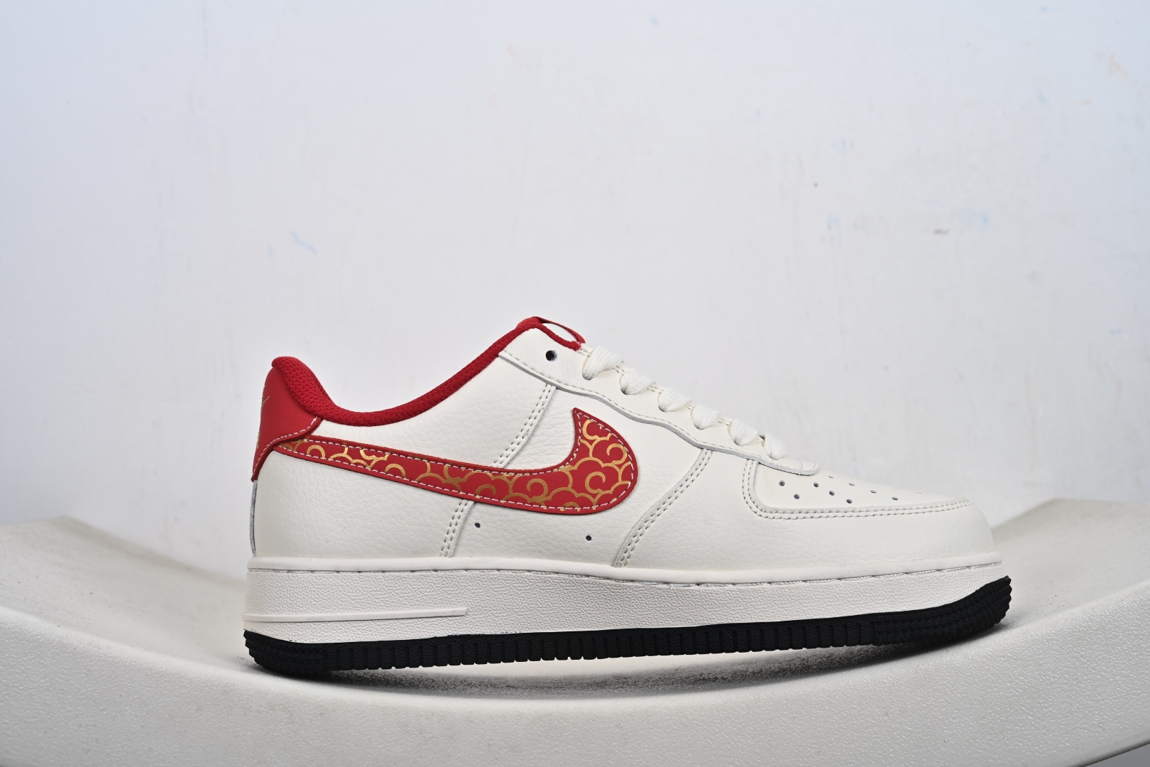 NIKE AIR FORCE 1‘07 LV8 MZ9588-820