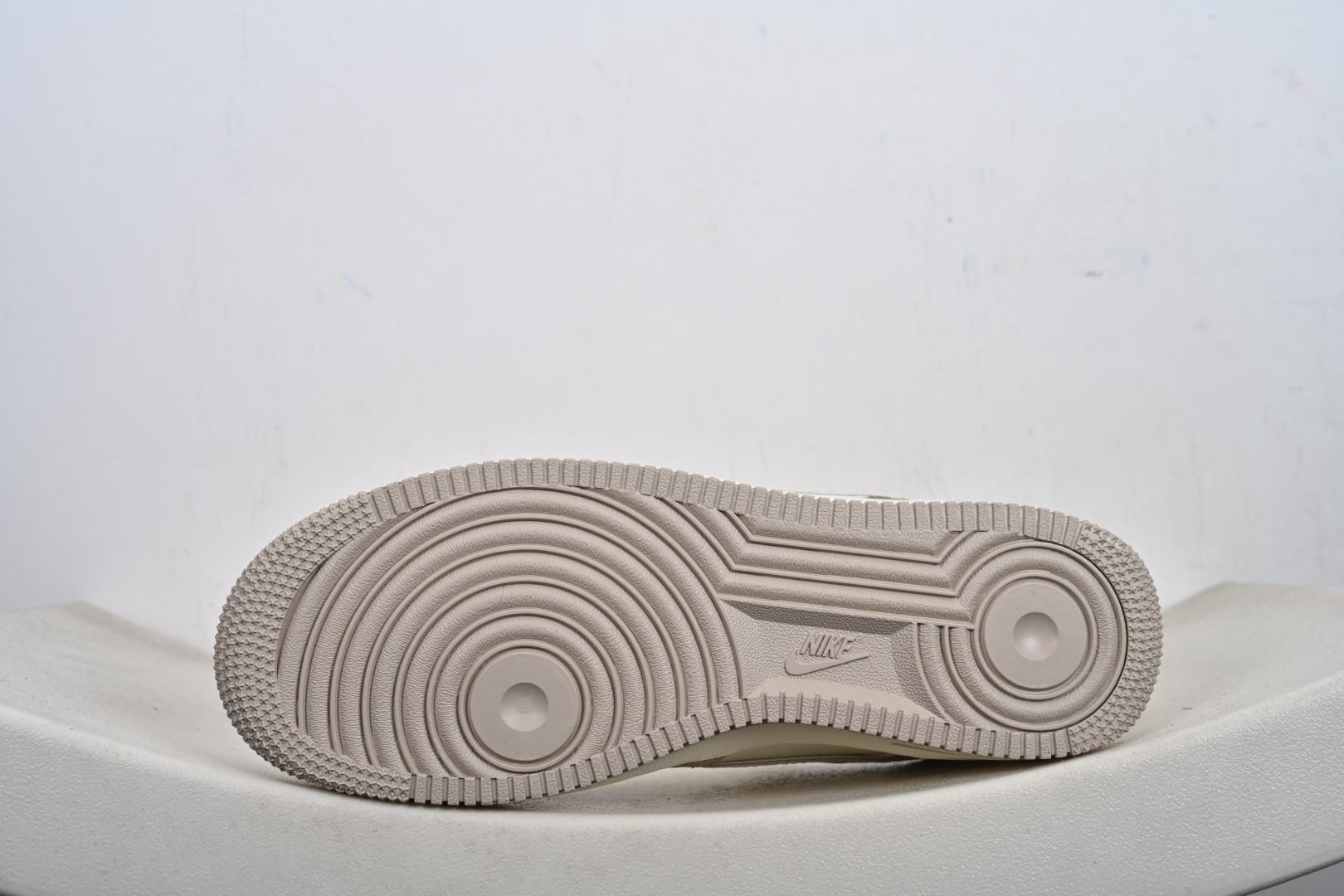 Nike Air Force 1'07 Low 联名款 奶油灰调 空军一号低帮休闲板鞋 XL1979-129