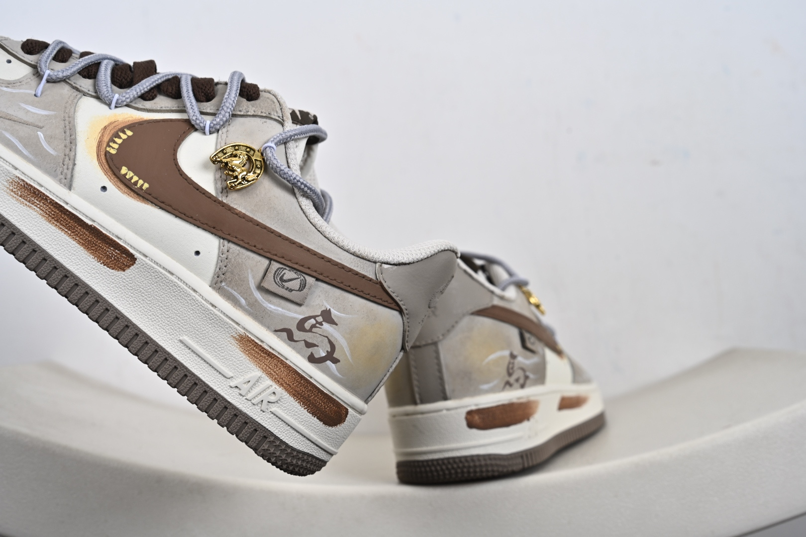 手绘涂鸦 马年限定“金戈铁马”Nike Air Force 1 “ Armored Steed”空军一号定制板鞋 DB3301-818-Top High Quatity Cheap Sneakers Fashion Clothing Clothes Bags handbags Shoes of all Brand wholesale With The best Quality And Beautiful Price from China Factory Chinese suppliers wholesaler seller 手绘涂鸦 马年限定“金戈铁马”Nike Air Force 1 “ Armored Steed”空军一号定制板鞋 DB3301-818