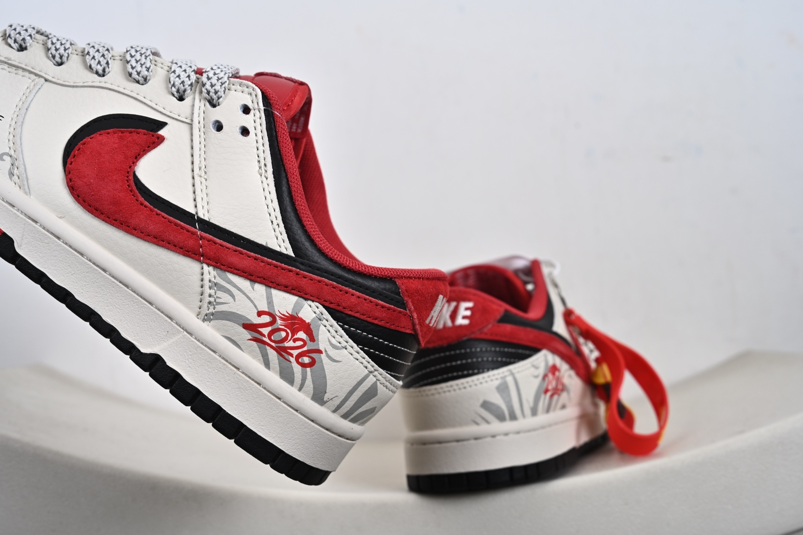 Nike Dunk Low 2026马年限定款|红白金纹的新年潮范担当 这双Nike Dunk Low CX5050-Y61-Top High Quatity Cheap Sneakers Fashion Clothing Clothes Bags handbags Shoes of all Brand wholesale With The best Quality And Beautiful Price from China Factory Chinese suppliers wholesaler seller Nike Dunk Low 2026马年限定款|红白金纹的新年潮范担当 这双Nike Dunk Low CX5050-Y61