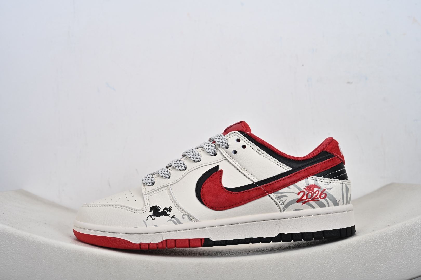 Nike Dunk Low 2026马年限定款|红白金纹的新年潮范担当 这双Nike Dunk Low CX5050-Y61-Top High Quatity Cheap Sneakers Fashion Clothing Clothes Bags handbags Shoes of all Brand wholesale With The best Quality And Beautiful Price from China Factory Chinese suppliers wholesaler seller Nike Dunk Low 2026马年限定款|红白金纹的新年潮范担当 这双Nike Dunk Low CX5050-Y61