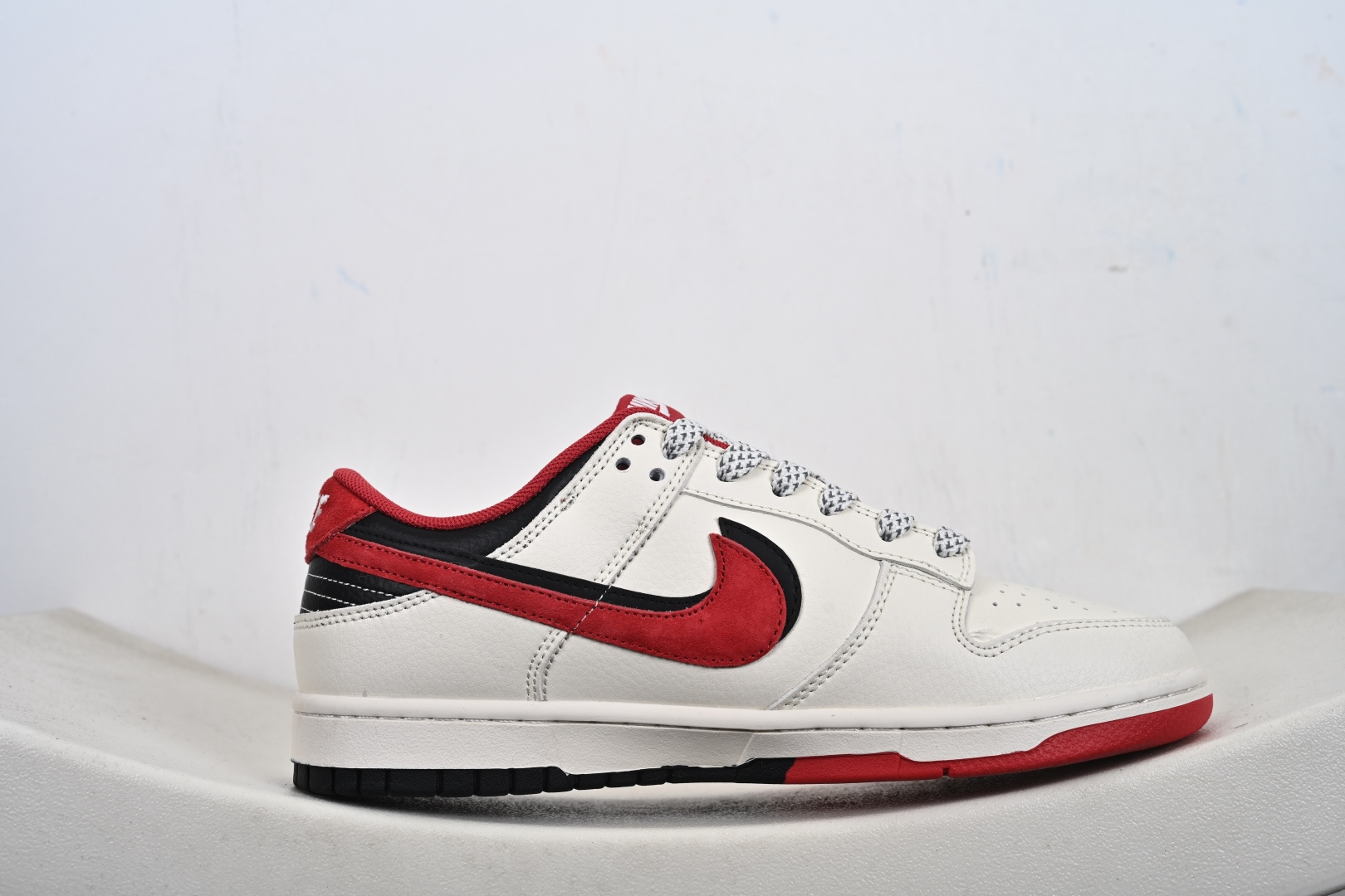 Nike Dunk Low 2026马年限定款|红白金纹的新年潮范担当 这双Nike Dunk Low CX5050-Y61-Top High Quatity Cheap Sneakers Fashion Clothing Clothes Bags handbags Shoes of all Brand wholesale With The best Quality And Beautiful Price from China Factory Chinese suppliers wholesaler seller Nike Dunk Low 2026马年限定款|红白金纹的新年潮范担当 这双Nike Dunk Low CX5050-Y61
