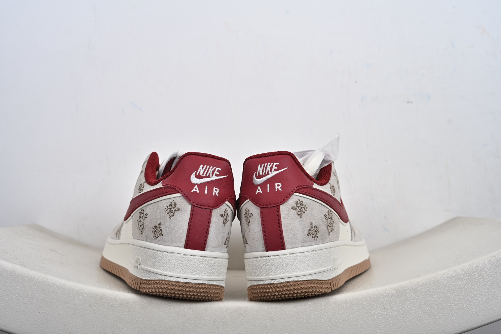 Nike Air Force 1 Low 07 马年限定 激光刺绣搭配经典纯白邂逅酒红勾边 DF61-9003-Top High Quatity Cheap Sneakers Fashion Clothing Clothes Bags handbags Shoes of all Brand wholesale With The best Quality And Beautiful Price from China Factory Chinese suppliers wholesaler seller Nike Air Force 1 Low 07 马年限定 激光刺绣搭配经典纯白邂逅酒红勾边 DF61-9003