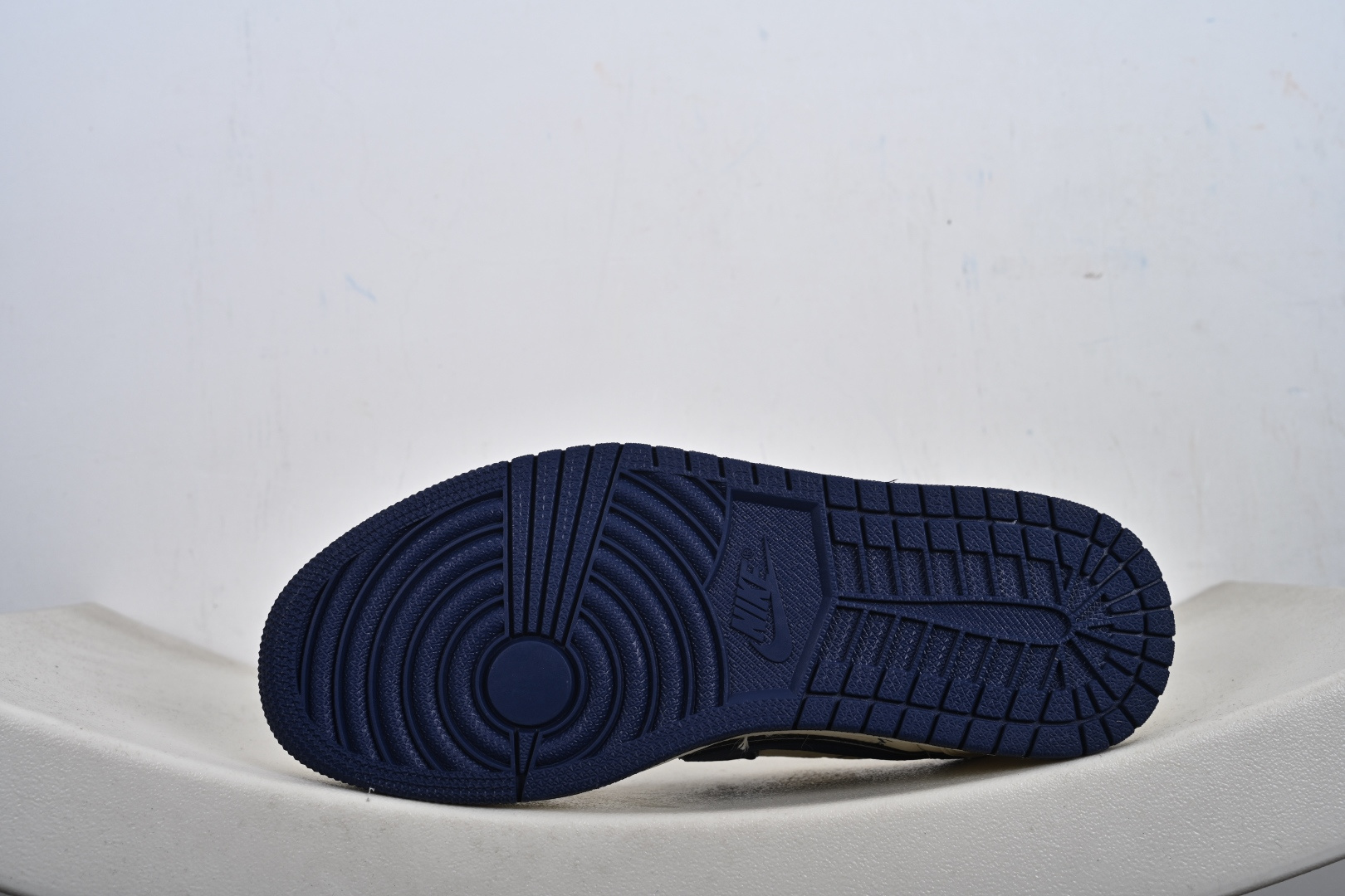 Air Jordan 1 Low AJ1 乔1联名款 高端定制 低帮休闲板鞋 LD2028-065 米白鞋身满印Stussy经典标识藏蓝皮质Swoosh搭配编织鞋带-Top High Quatity Cheap Sneakers Fashion Clothing Clothes Bags handbags Shoes of all Brand wholesale With The best Quality And Beautiful Price from China Factory Chinese suppliers wholesaler seller Air Jordan 1 Low AJ1 乔1联名款 高端定制 低帮休闲板鞋 LD2028-065 米白鞋身满印Stussy经典标识藏蓝皮质Swoosh搭配编织鞋带