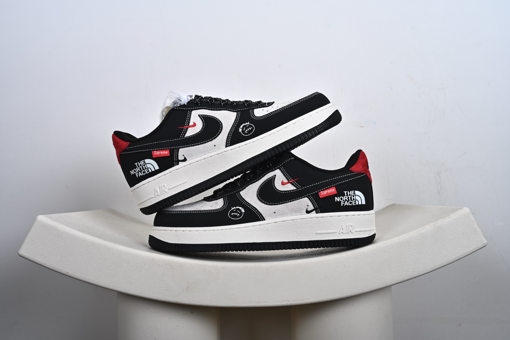 本地💰250优势放店
Nike Air Force1 07 low  北面联名
#原楦头原纸板  打造纯正空军版型
#专注外贸渠道  全掌内置蜂窝气垫 
#原盒配件 原厂中底钢印、拉帮完美  
货号：KG6699 F43 
尺码：36-45（半）-T1-F1