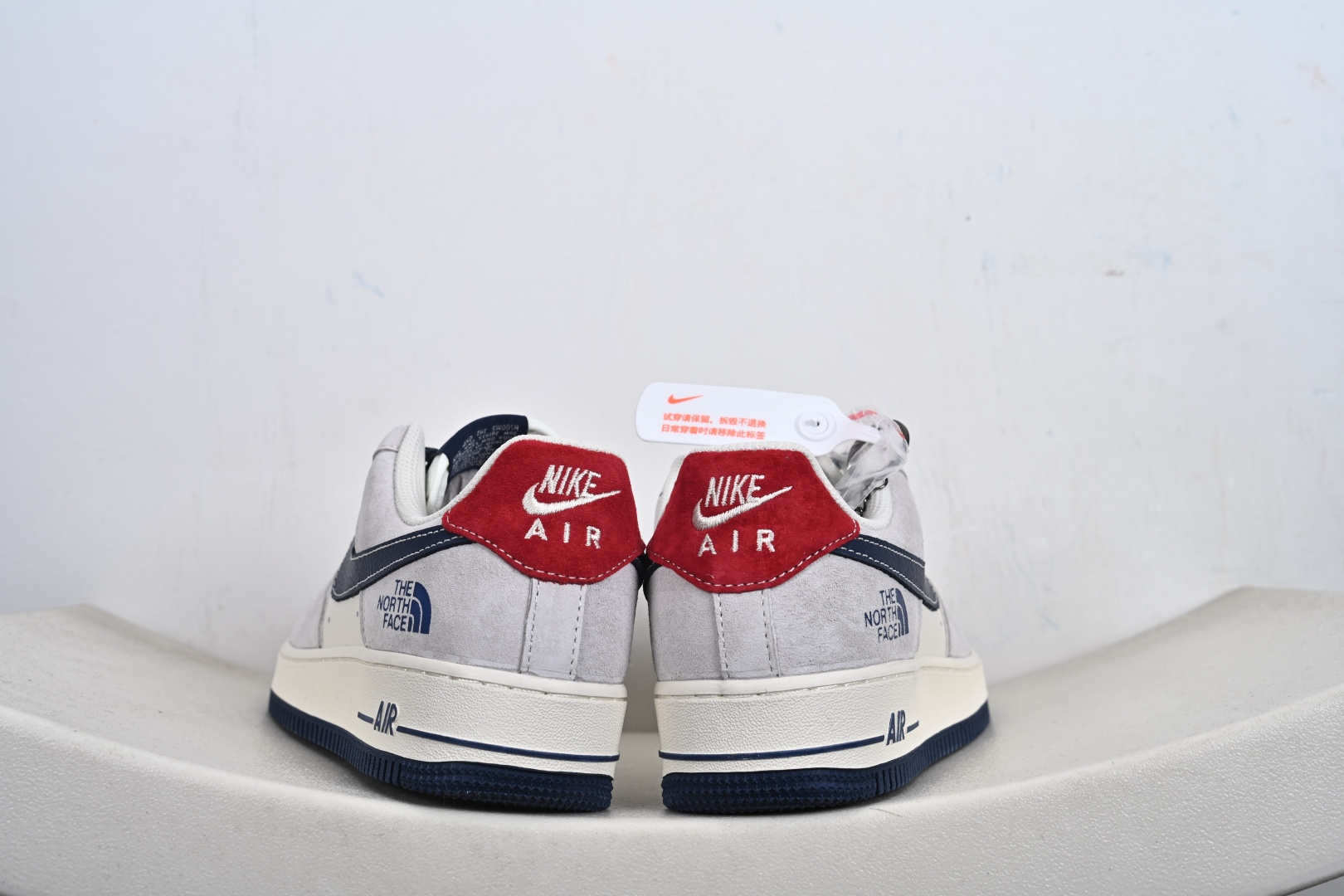 本地💰250优势放店
Nike Air Force1 07 low  北面联名
#原楦头原纸板  打造纯正空军版型
#专注外贸渠道  全掌内置蜂窝气垫 
#原盒配件 原厂中底钢印、拉帮完美  
货号：DD1982 341 
尺码：36-45（半）-T1-F1