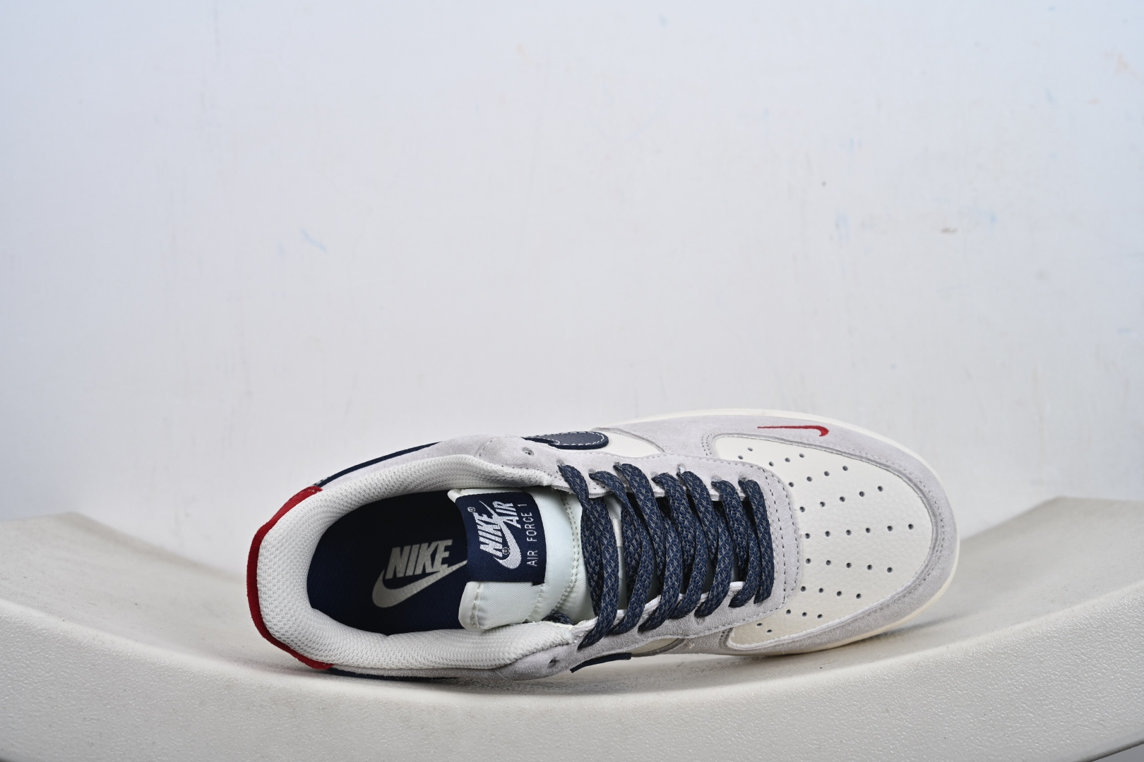 本地💰250优势放店
Nike Air Force1 07 low  北面联名
#原楦头原纸板  打造纯正空军版型
#专注外贸渠道  全掌内置蜂窝气垫 
#原盒配件 原厂中底钢印、拉帮完美  
货号：DD1982 341 
尺码：36-45（半）-T1-F1