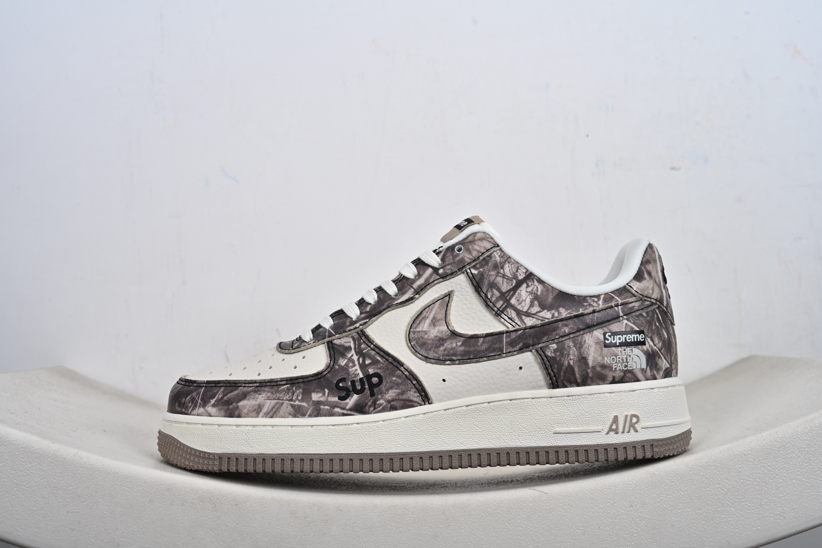 本地💰250优势放店
Nike AIR FORCE 1 
纯原大厂出品 极力推荐
定制鞋盒 大厂纯原品质出货 
超高清洁度 皮料切割干净无任何毛边 细节完美  
官方货号：DF0188-125
Size: 36 36.5 37.5 38 38.5 39 40 40.5 41 42 42.5 43 44 44.5 45-T1-F1