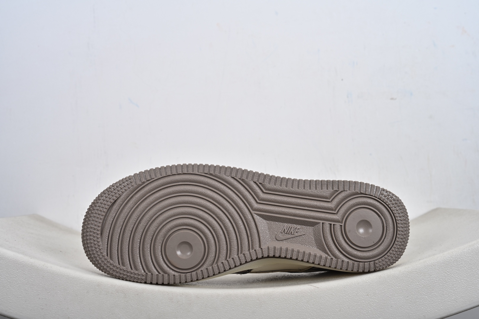 本地💰250优势放店
Nike AIR FORCE 1 
纯原大厂出品 极力推荐
定制鞋盒 大厂纯原品质出货 
超高清洁度 皮料切割干净无任何毛边 细节完美  
官方货号：DF0188-125
Size: 36 36.5 37.5 38 38.5 39 40 40.5 41 42 42.5 43 44 44.5 45-T1-F1