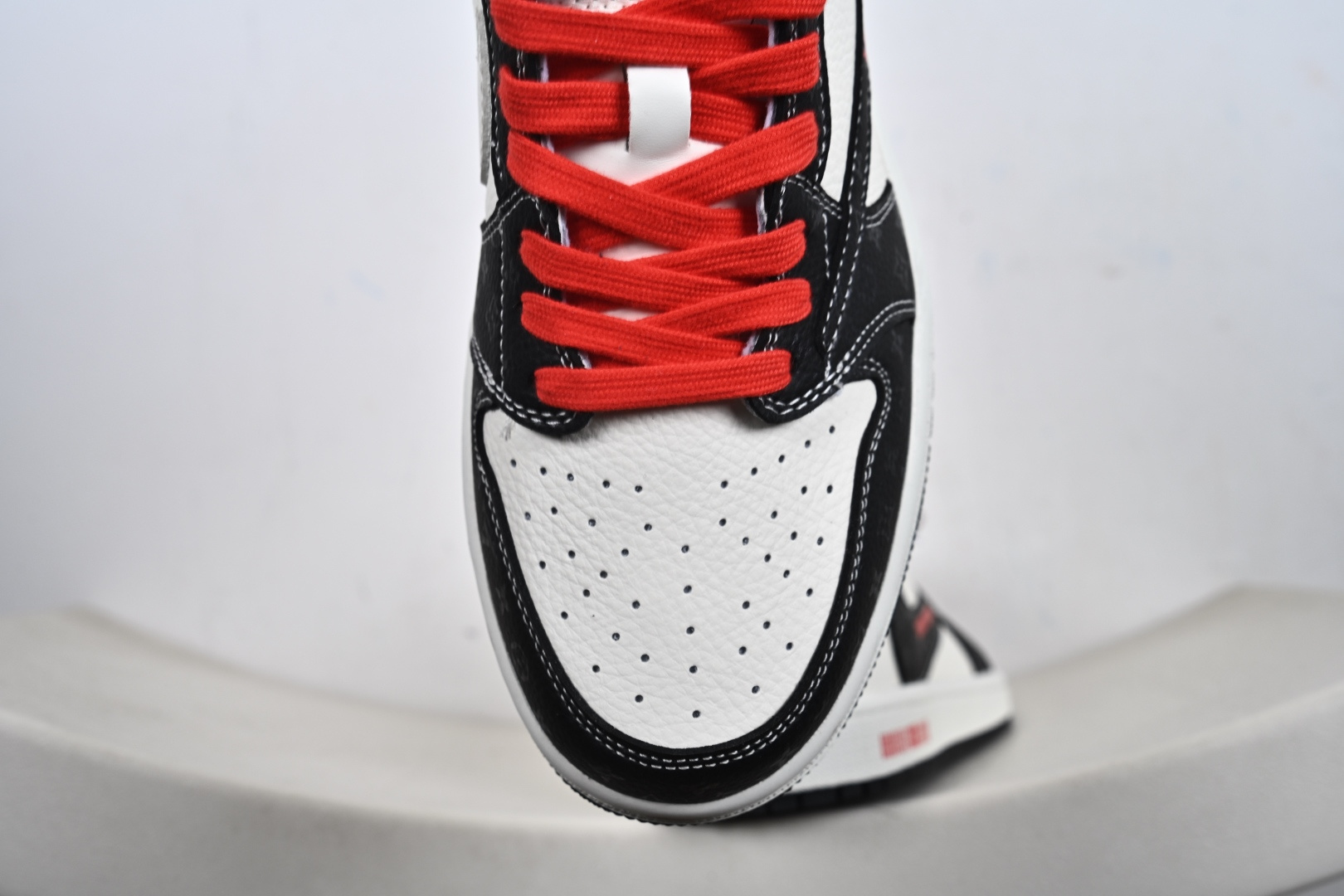 Travis Scott x Fragment Design x Air Jordan 1 Low SP AJ1 乔1联名 白黑压纹 低帮文化休闲板鞋 DZ2688-008