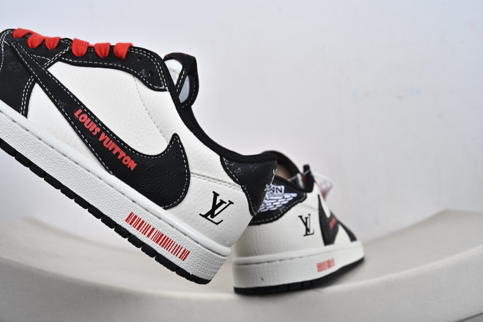 Travis Scott x Fragment Design x Air Jordan 1 Low SP AJ1 乔1联名 白黑压纹 低帮文化休闲板鞋 DZ2688-008
