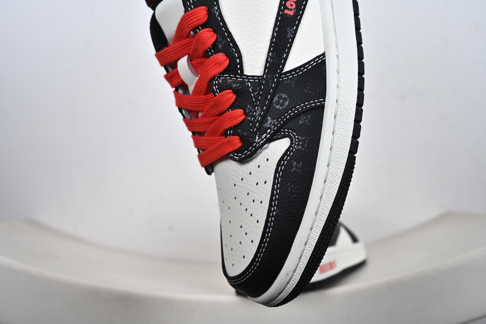Travis Scott x Fragment Design x Air Jordan 1 Low SP AJ1 乔1联名 白黑压纹 低帮文化休闲板鞋 DZ2688-008