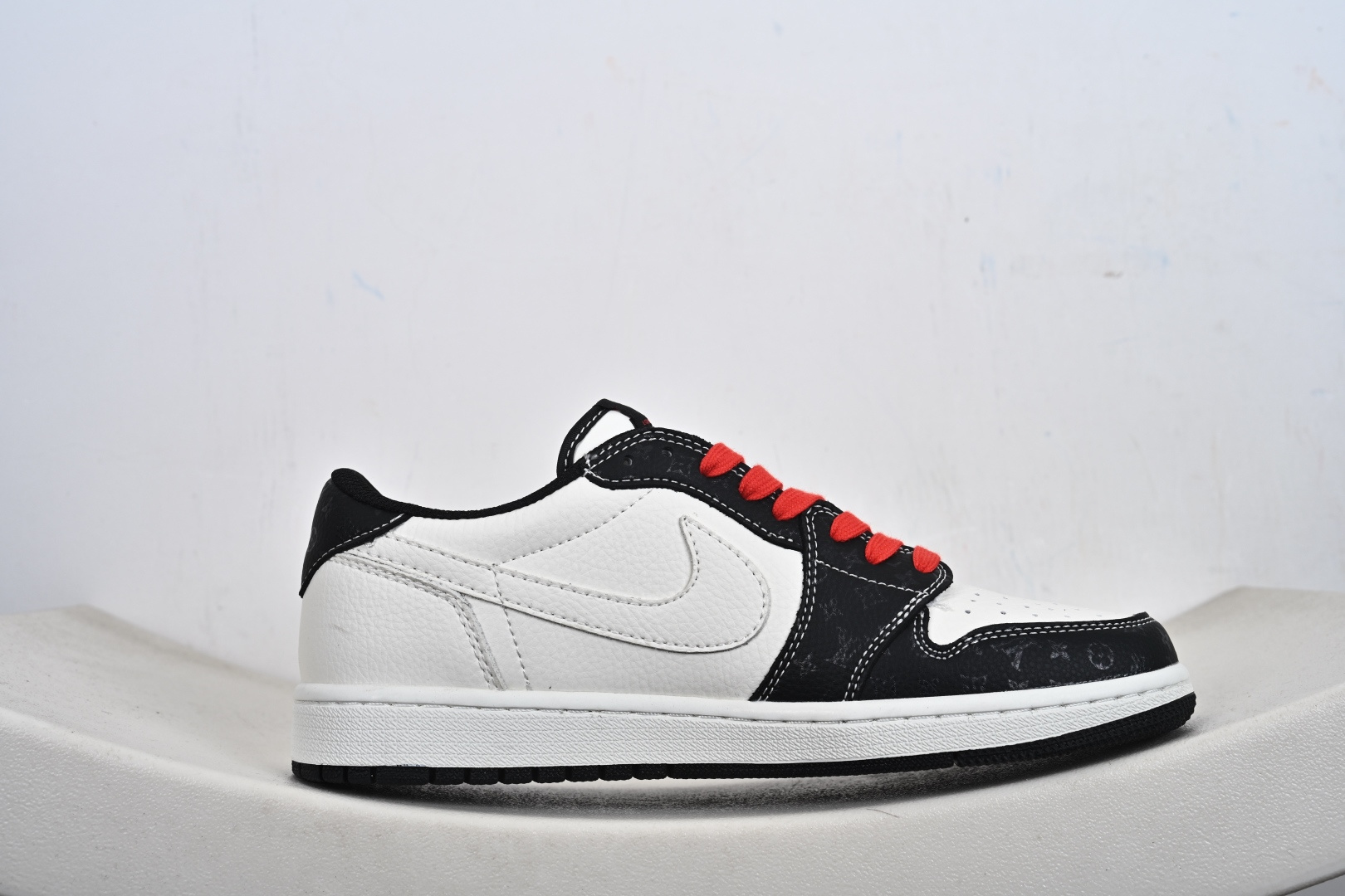 Travis Scott x Fragment Design x Air Jordan 1 Low SP AJ1 乔1联名 白黑压纹 低帮文化休闲板鞋 DZ2688-008