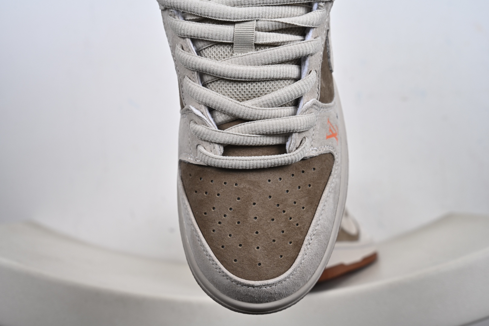 Nike SB Dunk Low“马年限定——米灰褐橙” 高端定制 低帮休闲板鞋 AJ6817-001