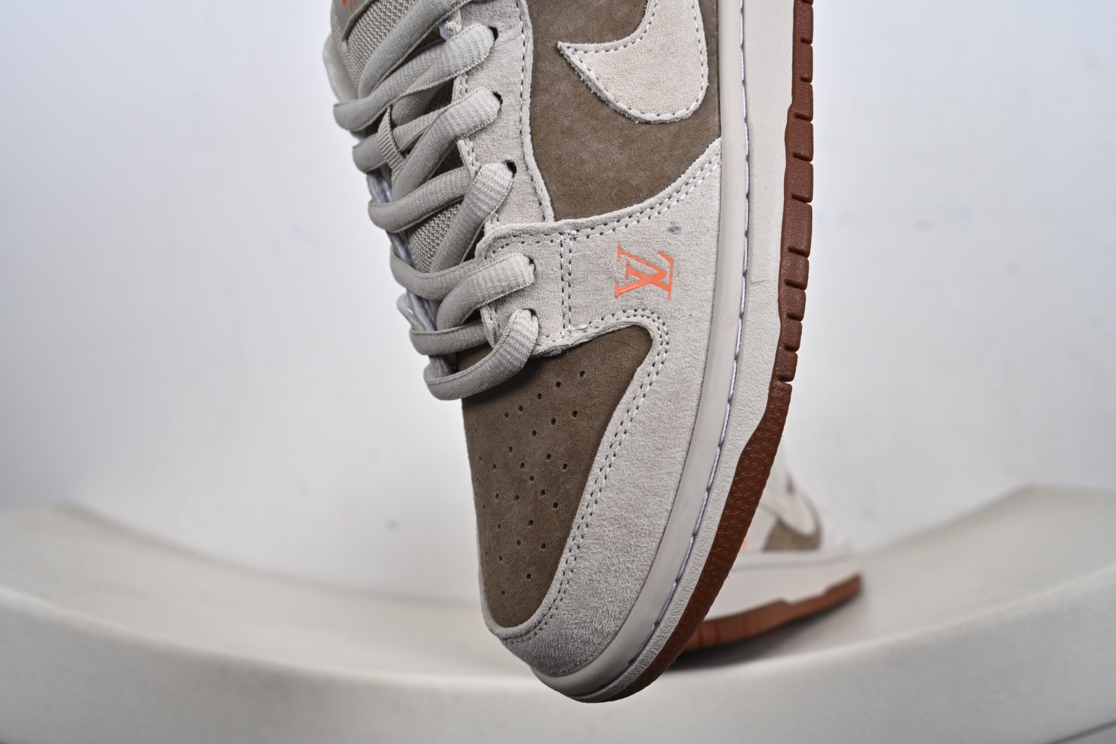 Nike SB Dunk Low“马年限定——米灰褐橙” 高端定制 低帮休闲板鞋 AJ6817-001