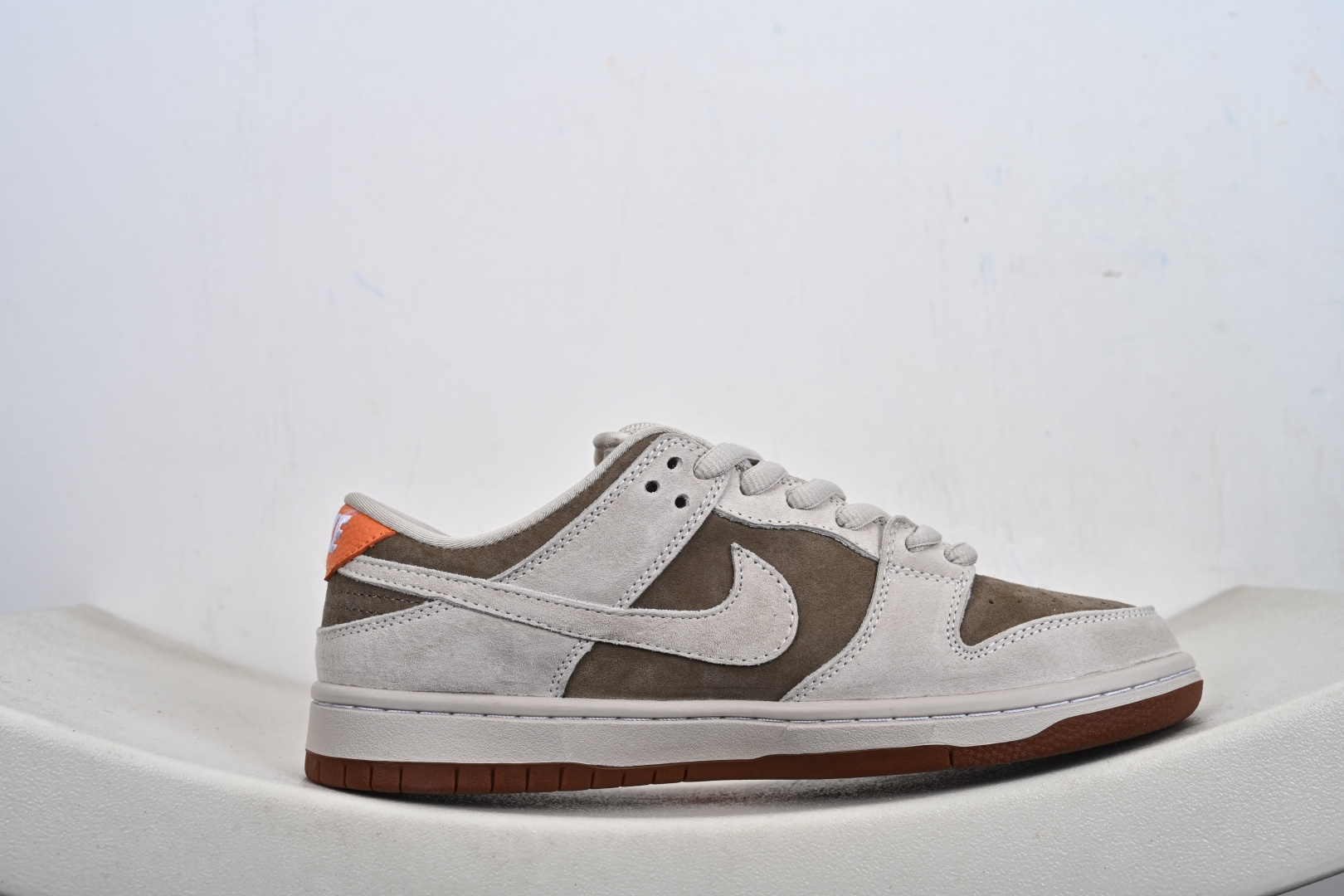 Nike SB Dunk Low“马年限定——米灰褐橙” 高端定制 低帮休闲板鞋 AJ6817-001