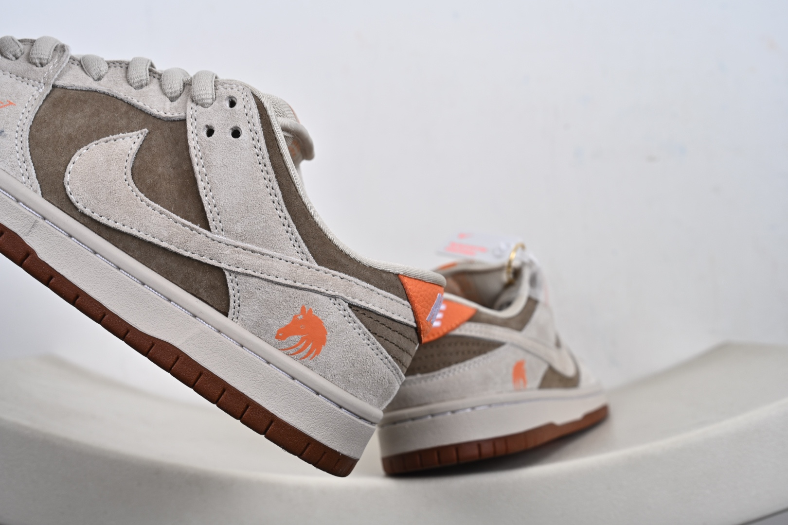 Nike SB Dunk Low“马年限定——米灰褐橙” 高端定制 低帮休闲板鞋 AJ6817-001