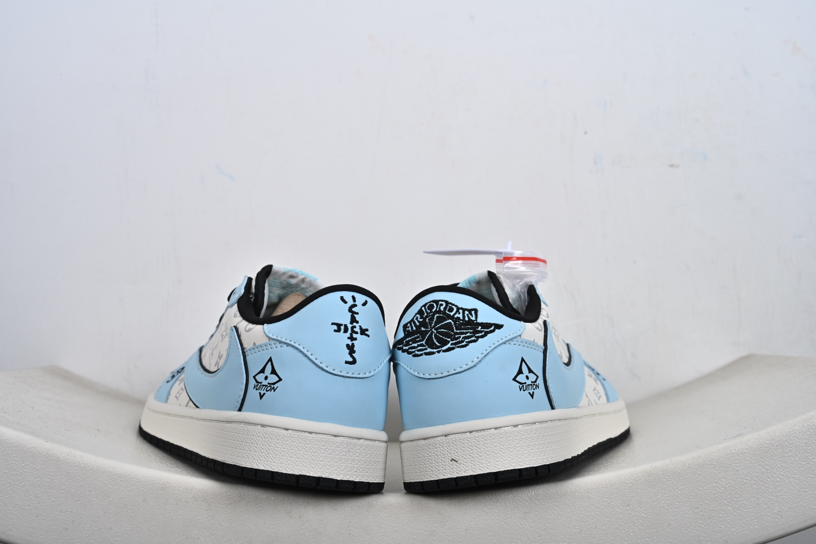 Nike Air Jordan 1 x Travis Scott AJ1倒勾 乔一倒钩 ‘DIY’定制 耐克 低帮文化篮球鞋 LD2028-070
