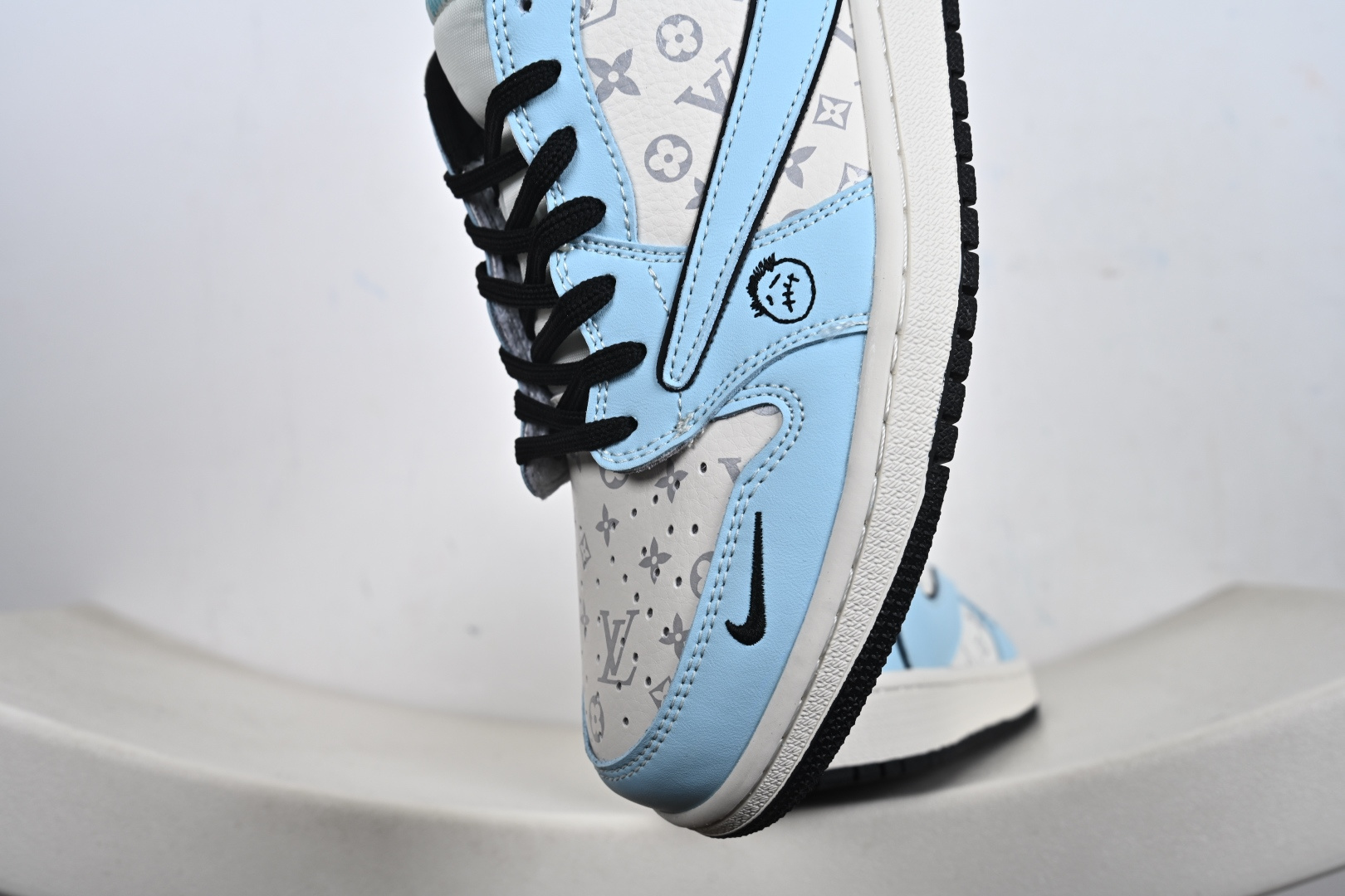 Nike Air Jordan 1 x Travis Scott AJ1倒勾 乔一倒钩 ‘DIY’定制 耐克 低帮文化篮球鞋 LD2028-070