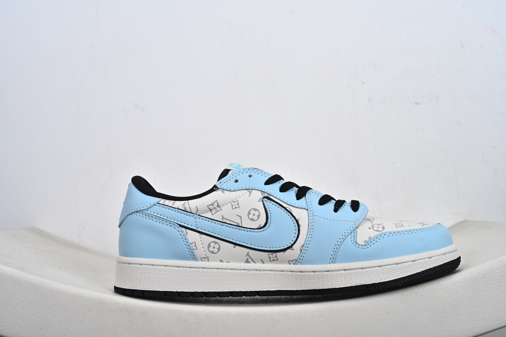 Nike Air Jordan 1 x Travis Scott AJ1倒勾 乔一倒钩 ‘DIY’定制 耐克 低帮文化篮球鞋 LD2028-070