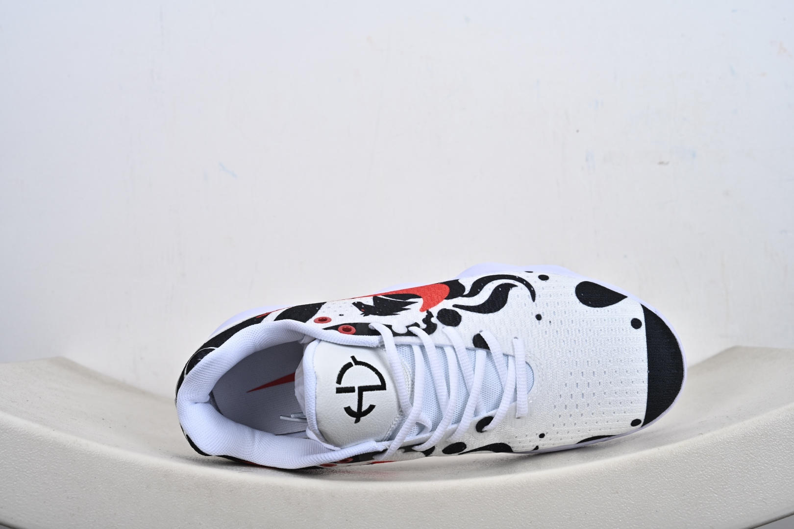 马年专属Nike战靴 帅到炸街的球场利器 当国风马纹撞上街头运动风 这双Nike战靴直接把新年氛围感拉满 白黑水墨质感的鞋身-Top High Quatity Cheap Sneakers Fashion Clothing Clothes Bags handbags Shoes of all Brand wholesale With The best Quality And Beautiful Price from China Factory Chinese suppliers wholesaler seller 马年专属Nike战靴 帅到炸街的球场利器 当国风马纹撞上街头运动风 这双Nike战靴直接把新年氛围感拉满 白黑水墨质感的鞋身