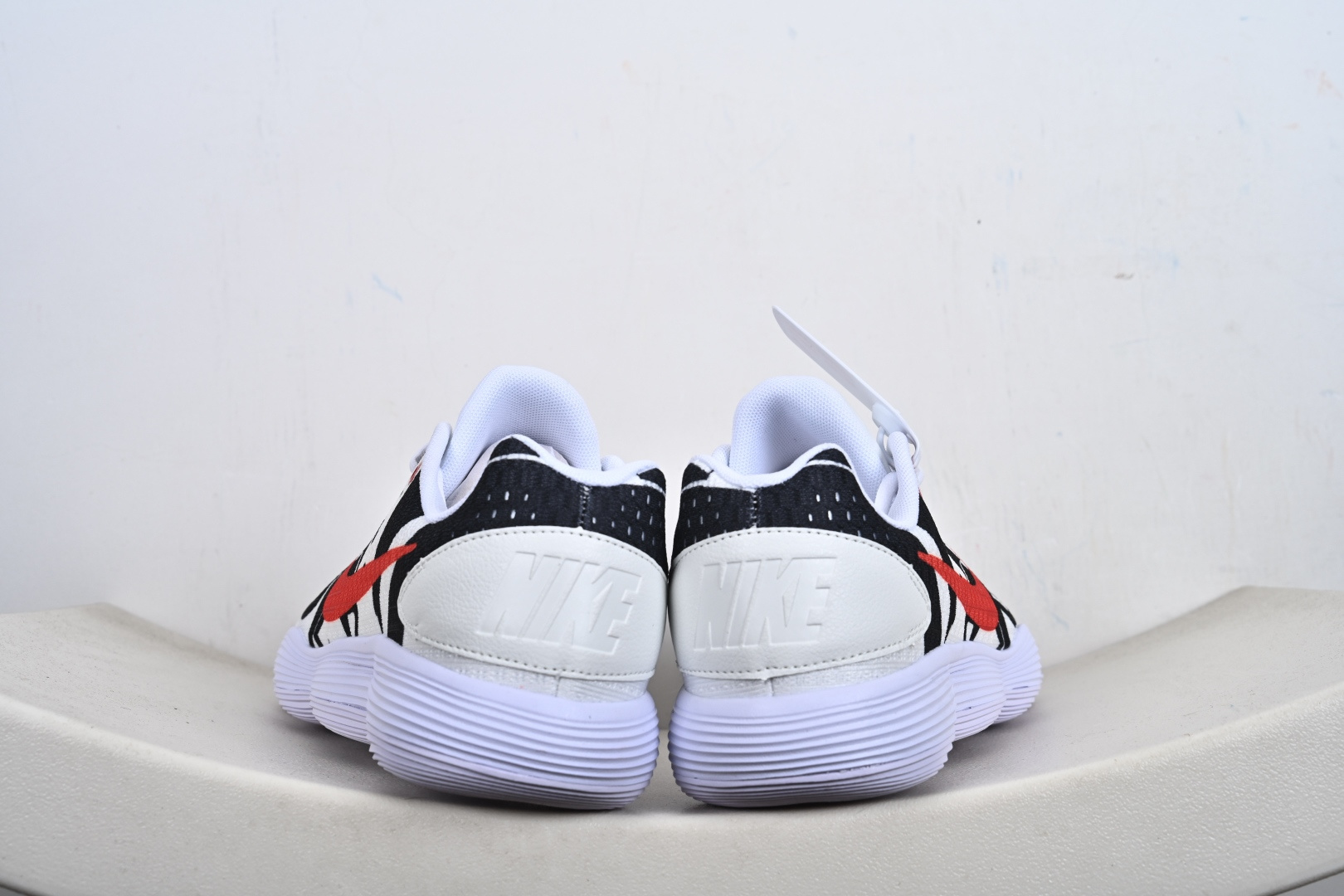 马年专属Nike战靴 帅到炸街的球场利器 当国风马纹撞上街头运动风 这双Nike战靴直接把新年氛围感拉满 白黑水墨质感的鞋身-Top High Quatity Cheap Sneakers Fashion Clothing Clothes Bags handbags Shoes of all Brand wholesale With The best Quality And Beautiful Price from China Factory Chinese suppliers wholesaler seller 马年专属Nike战靴 帅到炸街的球场利器 当国风马纹撞上街头运动风 这双Nike战靴直接把新年氛围感拉满 白黑水墨质感的鞋身