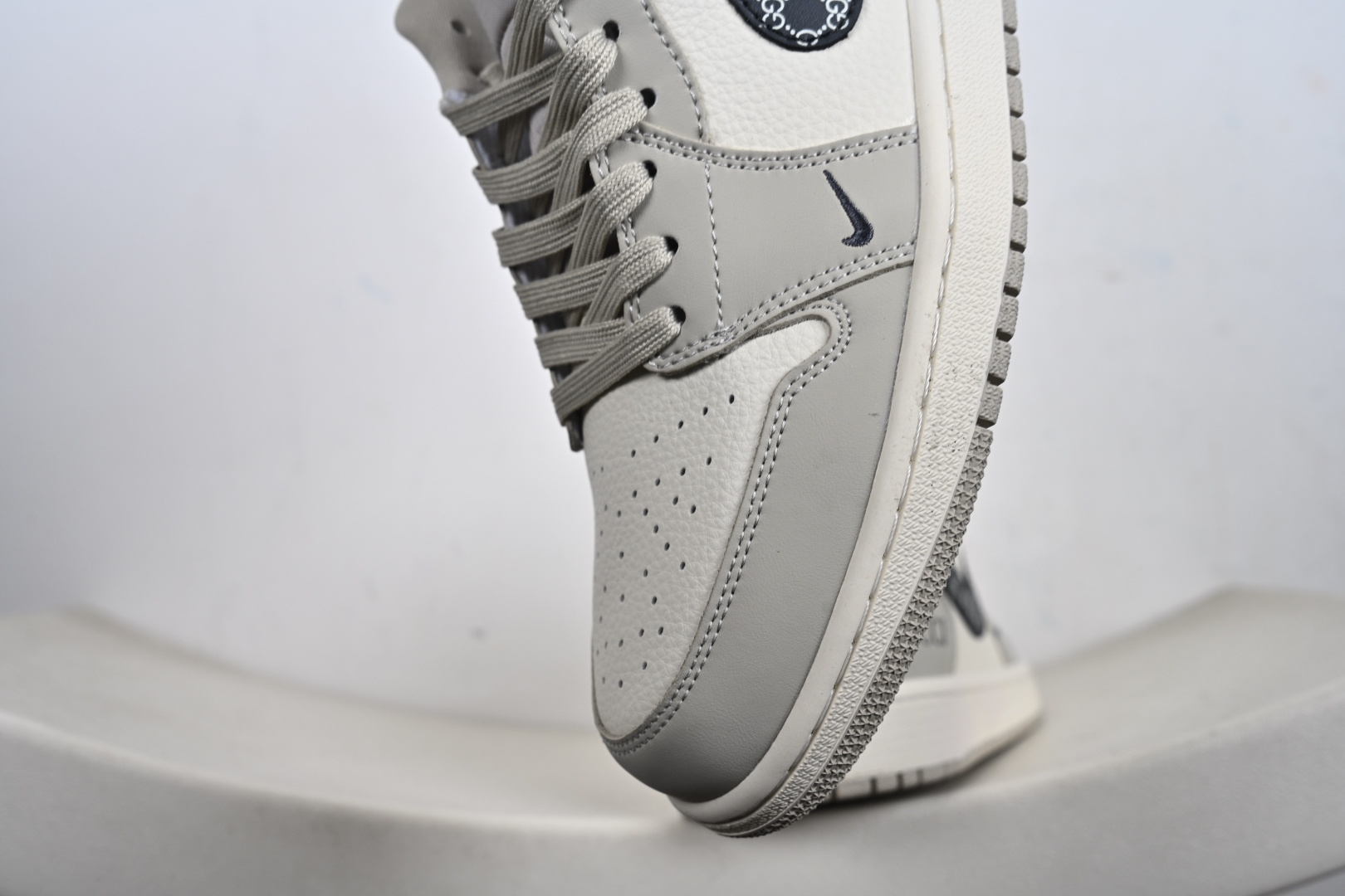 Nike Air Jordan 1 Low 定制配色 古驰联名 定制AJ联名-高端定制 低帮复古文化板鞋 QJ1988-006-Top High Quatity Cheap Sneakers Fashion Clothing Clothes Bags handbags Shoes of all Brand wholesale With The best Quality And Beautiful Price from China Factory Chinese suppliers wholesaler seller Nike Air Jordan 1 Low 定制配色 古驰联名 定制AJ联名-高端定制 低帮复古文化板鞋 QJ1988-006