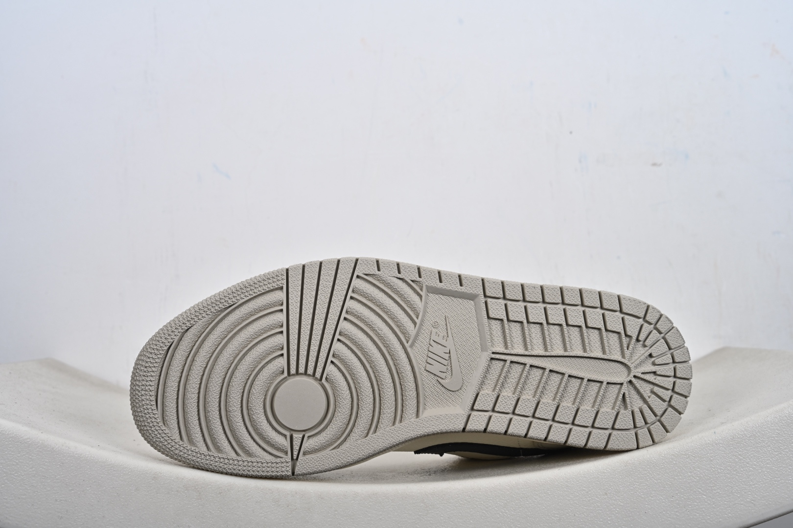Nike Air Jordan 1 Low 定制配色 古驰联名 定制AJ联名-高端定制 低帮复古文化板鞋 QJ1988-006-Top High Quatity Cheap Sneakers Fashion Clothing Clothes Bags handbags Shoes of all Brand wholesale With The best Quality And Beautiful Price from China Factory Chinese suppliers wholesaler seller Nike Air Jordan 1 Low 定制配色 古驰联名 定制AJ联名-高端定制 低帮复古文化板鞋 QJ1988-006