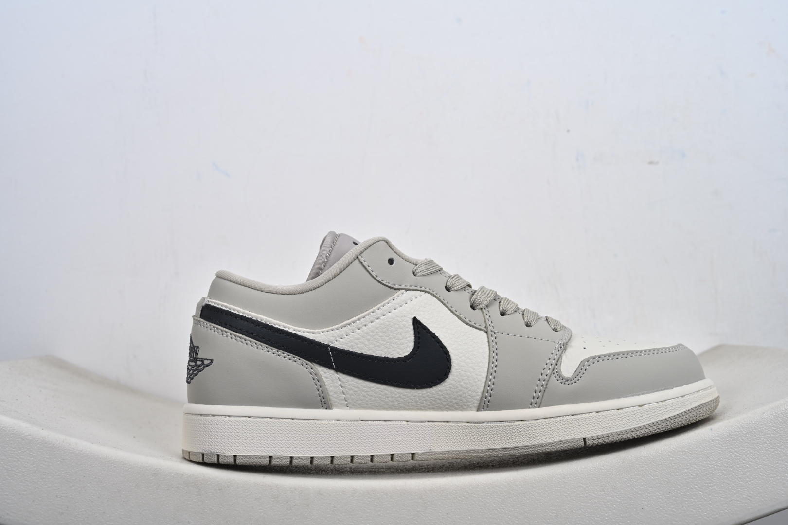Nike Air Jordan 1 Low 定制配色 古驰联名 定制AJ联名-高端定制 低帮复古文化板鞋 QJ1988-006-Top High Quatity Cheap Sneakers Fashion Clothing Clothes Bags handbags Shoes of all Brand wholesale With The best Quality And Beautiful Price from China Factory Chinese suppliers wholesaler seller Nike Air Jordan 1 Low 定制配色 古驰联名 定制AJ联名-高端定制 低帮复古文化板鞋 QJ1988-006