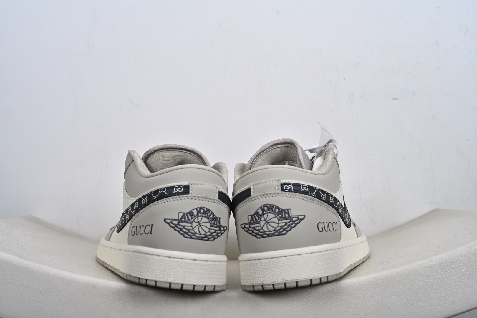 Nike Air Jordan 1 Low 定制配色 古驰联名 定制AJ联名-高端定制 低帮复古文化板鞋 QJ1988-006-Top High Quatity Cheap Sneakers Fashion Clothing Clothes Bags handbags Shoes of all Brand wholesale With The best Quality And Beautiful Price from China Factory Chinese suppliers wholesaler seller Nike Air Jordan 1 Low 定制配色 古驰联名 定制AJ联名-高端定制 低帮复古文化板鞋 QJ1988-006