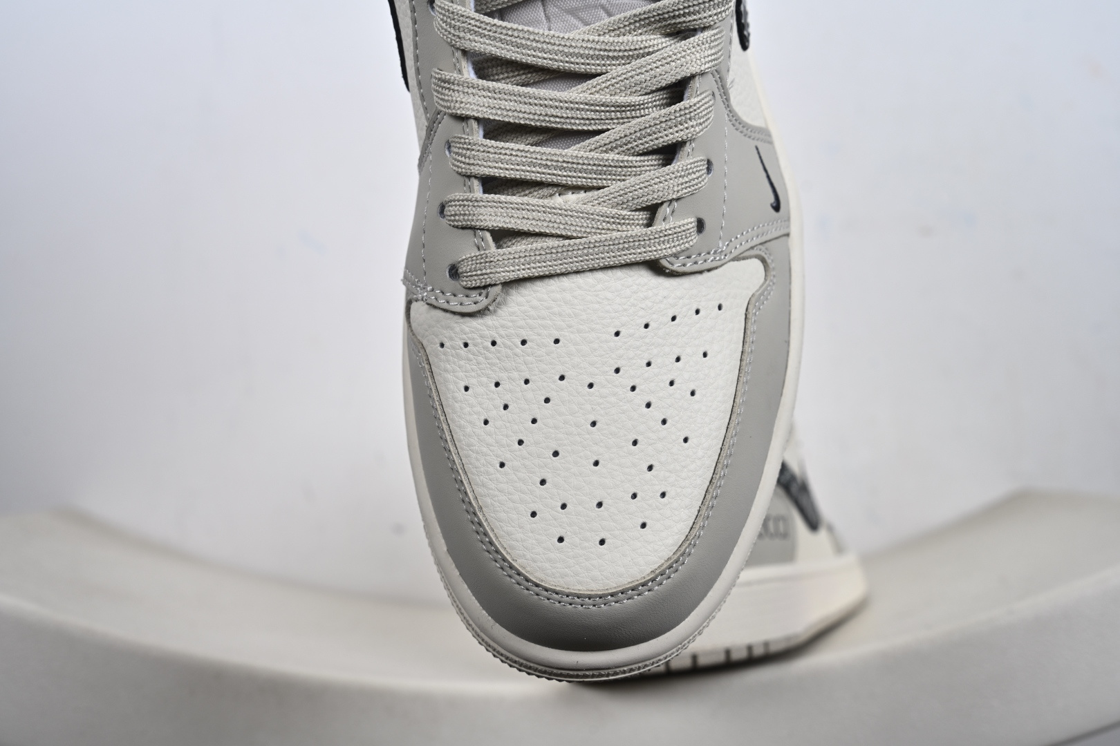 Nike Air Jordan 1 Low 定制配色 古驰联名 定制AJ联名-高端定制 低帮复古文化板鞋 QJ1988-006-Top High Quatity Cheap Sneakers Fashion Clothing Clothes Bags handbags Shoes of all Brand wholesale With The best Quality And Beautiful Price from China Factory Chinese suppliers wholesaler seller Nike Air Jordan 1 Low 定制配色 古驰联名 定制AJ联名-高端定制 低帮复古文化板鞋 QJ1988-006