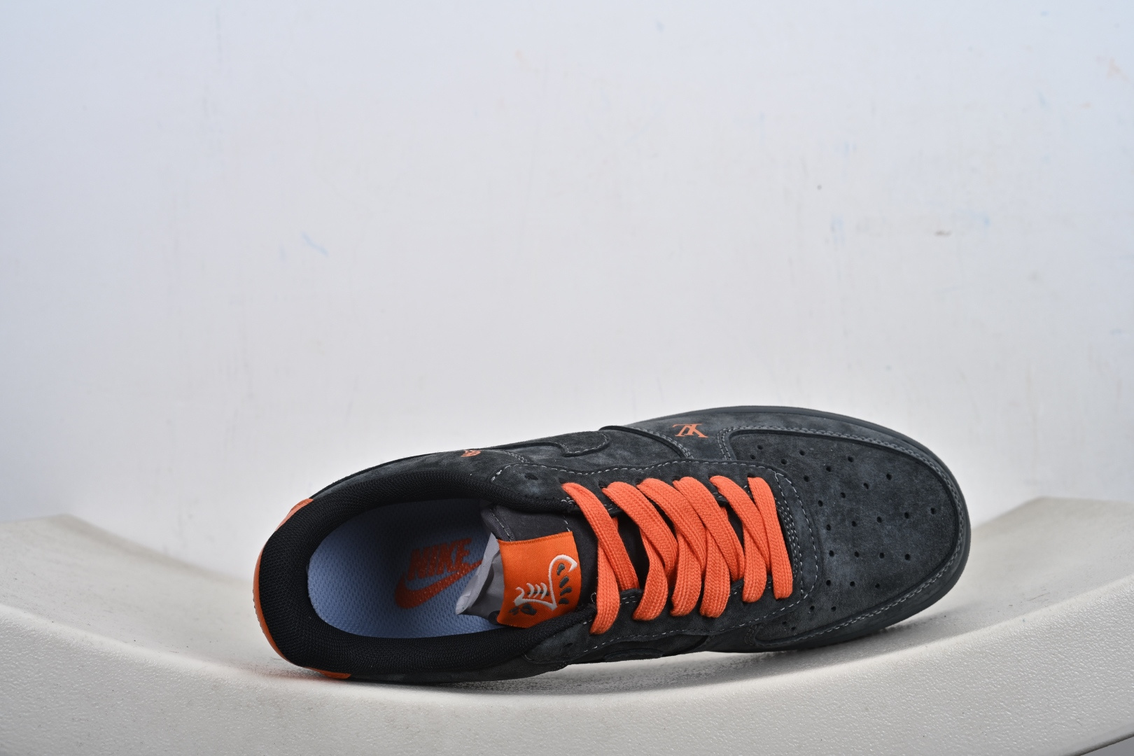 NIke Air Force 1 '07 Low “马年限定--岩灰缀橙” 空军一号低帮 运动鞋 休闲鞋 FV3694-105-Top High Quatity Cheap Sneakers Fashion Clothing Clothes Bags handbags Shoes of all Brand wholesale With The best Quality And Beautiful Price from China Factory Chinese suppliers wholesaler seller NIke Air Force 1 '07 Low “马年限定--岩灰缀橙” 空军一号低帮 运动鞋 休闲鞋 FV3694-105
