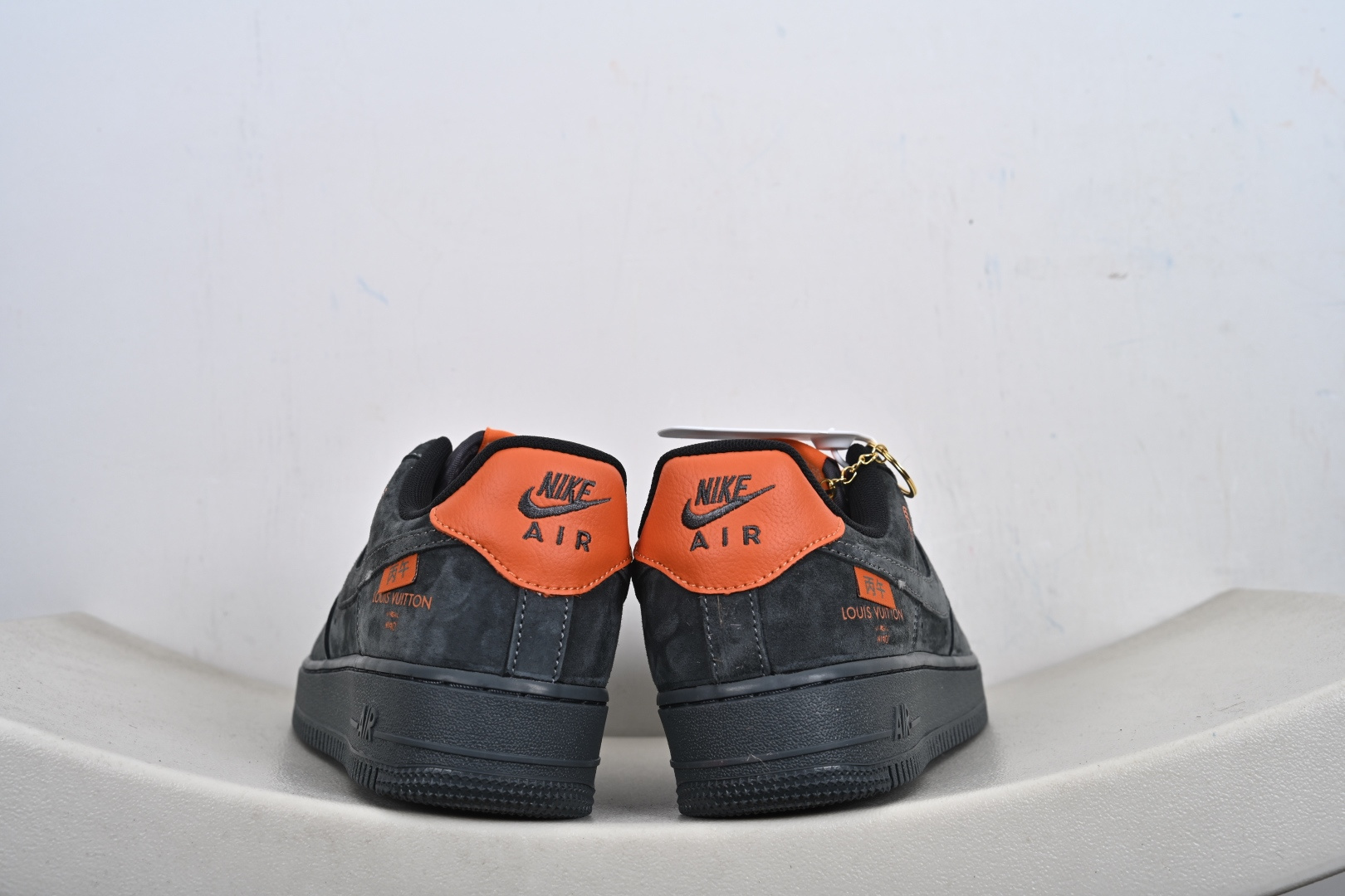 NIke Air Force 1 '07 Low “马年限定--岩灰缀橙” 空军一号低帮 运动鞋 休闲鞋 FV3694-105-Top High Quatity Cheap Sneakers Fashion Clothing Clothes Bags handbags Shoes of all Brand wholesale With The best Quality And Beautiful Price from China Factory Chinese suppliers wholesaler seller NIke Air Force 1 '07 Low “马年限定--岩灰缀橙” 空军一号低帮 运动鞋 休闲鞋 FV3694-105