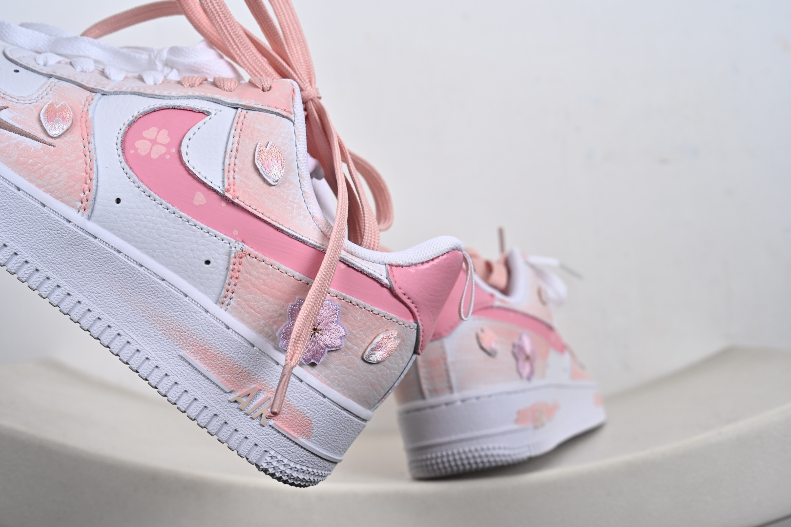 定制版 手绘涂鸦“春野樱序” Air Force 1 “Spring Wild Cherry Prelude”空军一号定制板鞋 FB8971-007-Top High Quatity Cheap Sneakers Fashion Clothing Clothes Bags handbags Shoes of all Brand wholesale With The best Quality And Beautiful Price from China Factory Chinese suppliers wholesaler seller 定制版 手绘涂鸦“春野樱序” Air Force 1 “Spring Wild Cherry Prelude”空军一号定制板鞋 FB8971-007