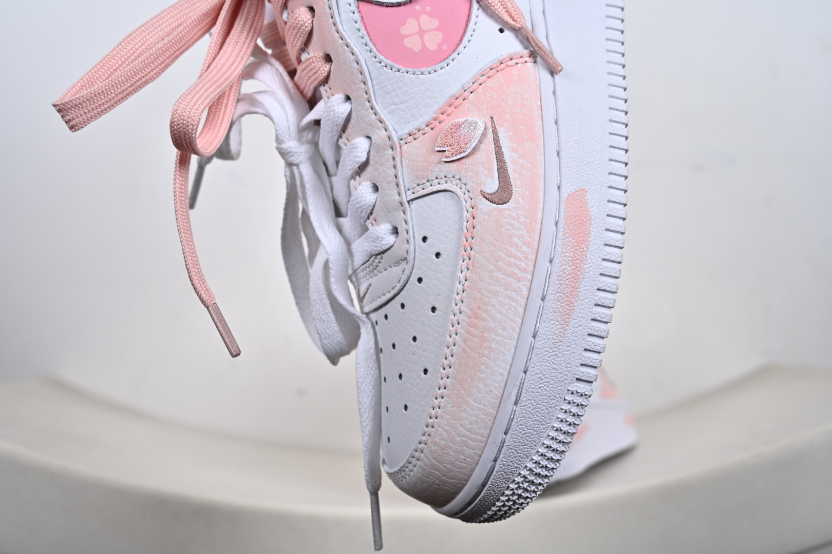 定制版 手绘涂鸦“春野樱序” Air Force 1 “Spring Wild Cherry Prelude”空军一号定制板鞋 FB8971-007-Top High Quatity Cheap Sneakers Fashion Clothing Clothes Bags handbags Shoes of all Brand wholesale With The best Quality And Beautiful Price from China Factory Chinese suppliers wholesaler seller 定制版 手绘涂鸦“春野樱序” Air Force 1 “Spring Wild Cherry Prelude”空军一号定制板鞋 FB8971-007