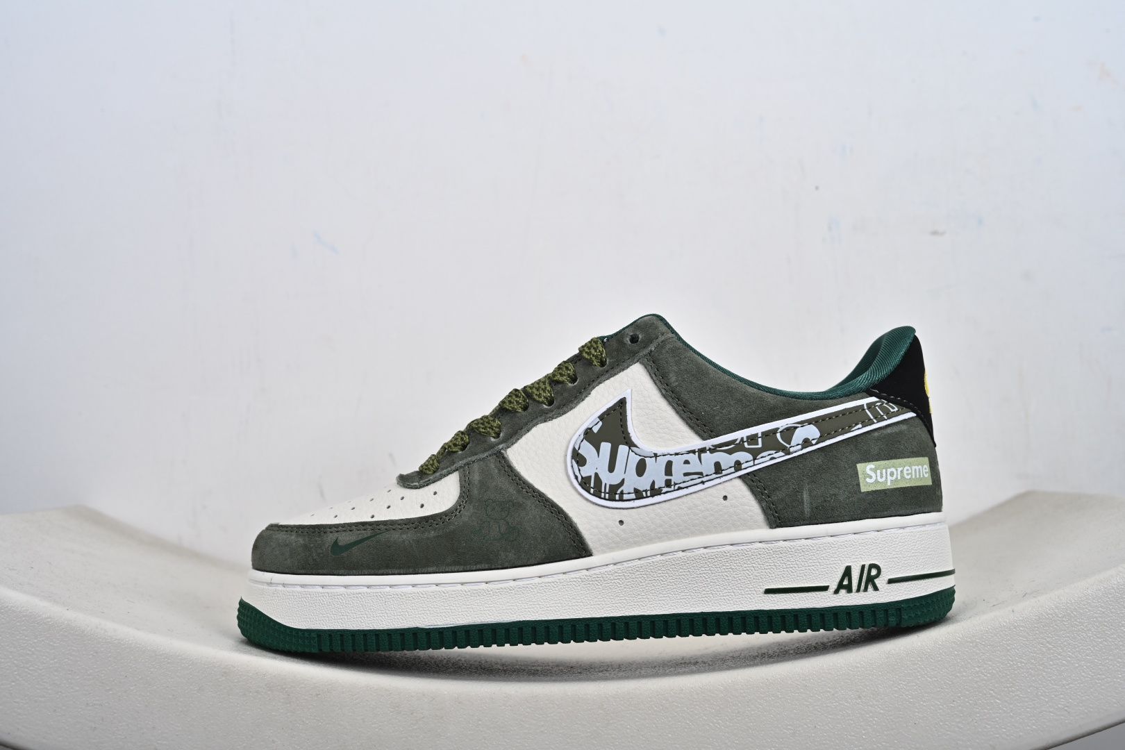 街头图腾 潮范新生｜Air Force 1 Low x Supreme 联名款重磅来袭 SY1388-027