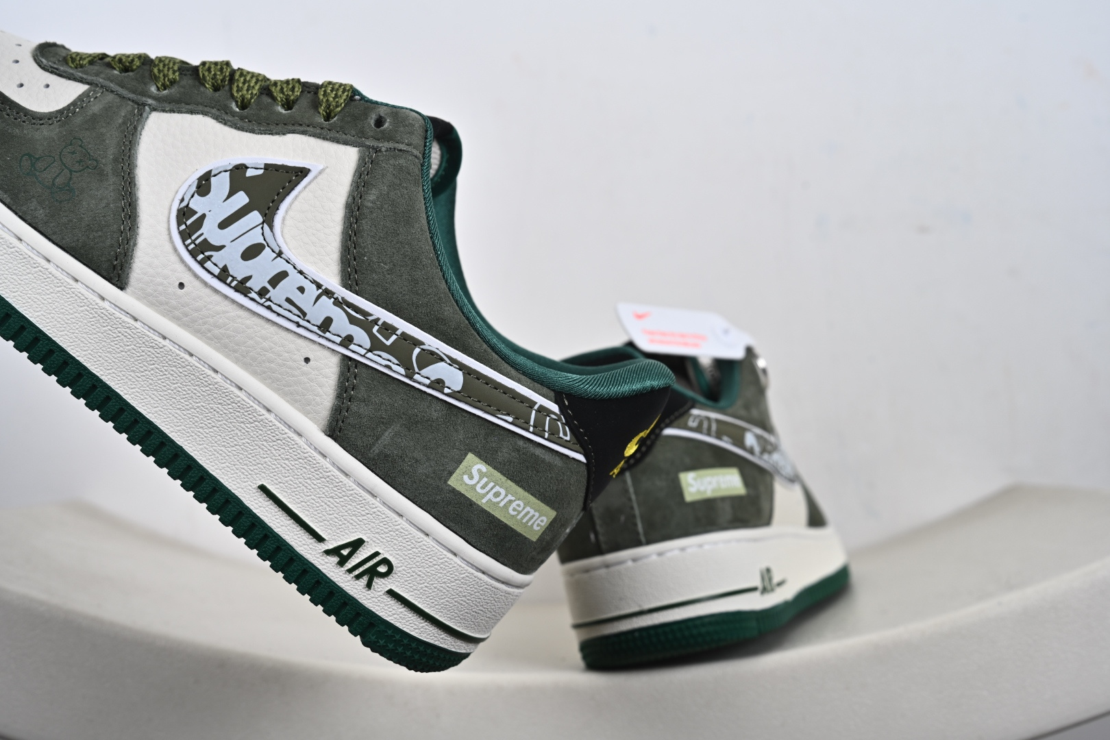 街头图腾 潮范新生｜Air Force 1 Low x Supreme 联名款重磅来袭 SY1388-027